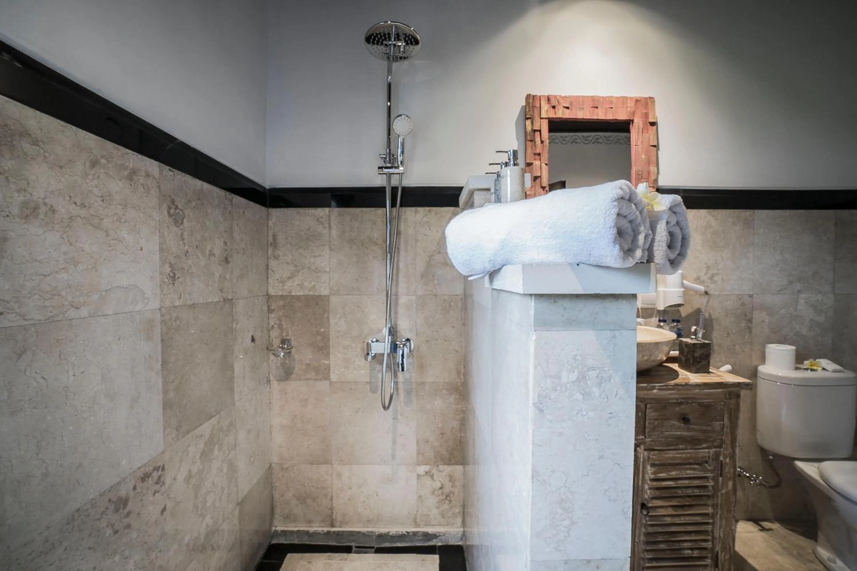 Bathroom in Villa Tanah Carik by Mahaputra