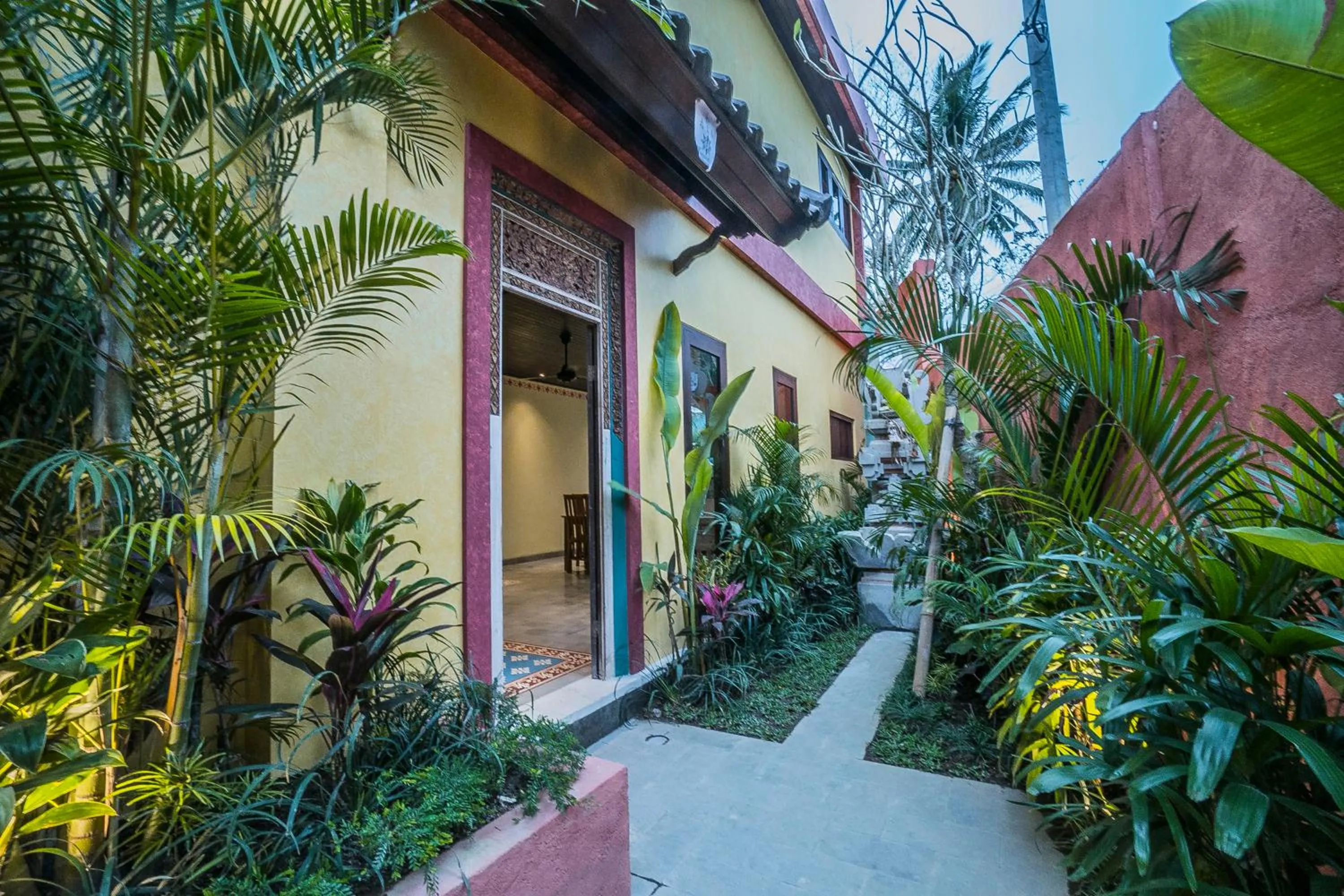 Facade/entrance in Villa Tanah Carik by Mahaputra