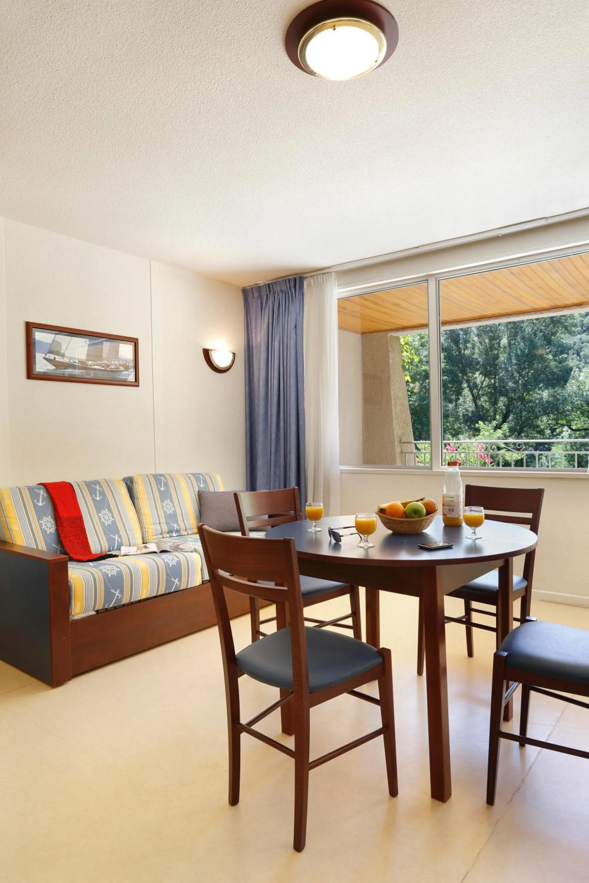 Living room in Vacancéole - Le Domaine de Chames - Pont d'Arc