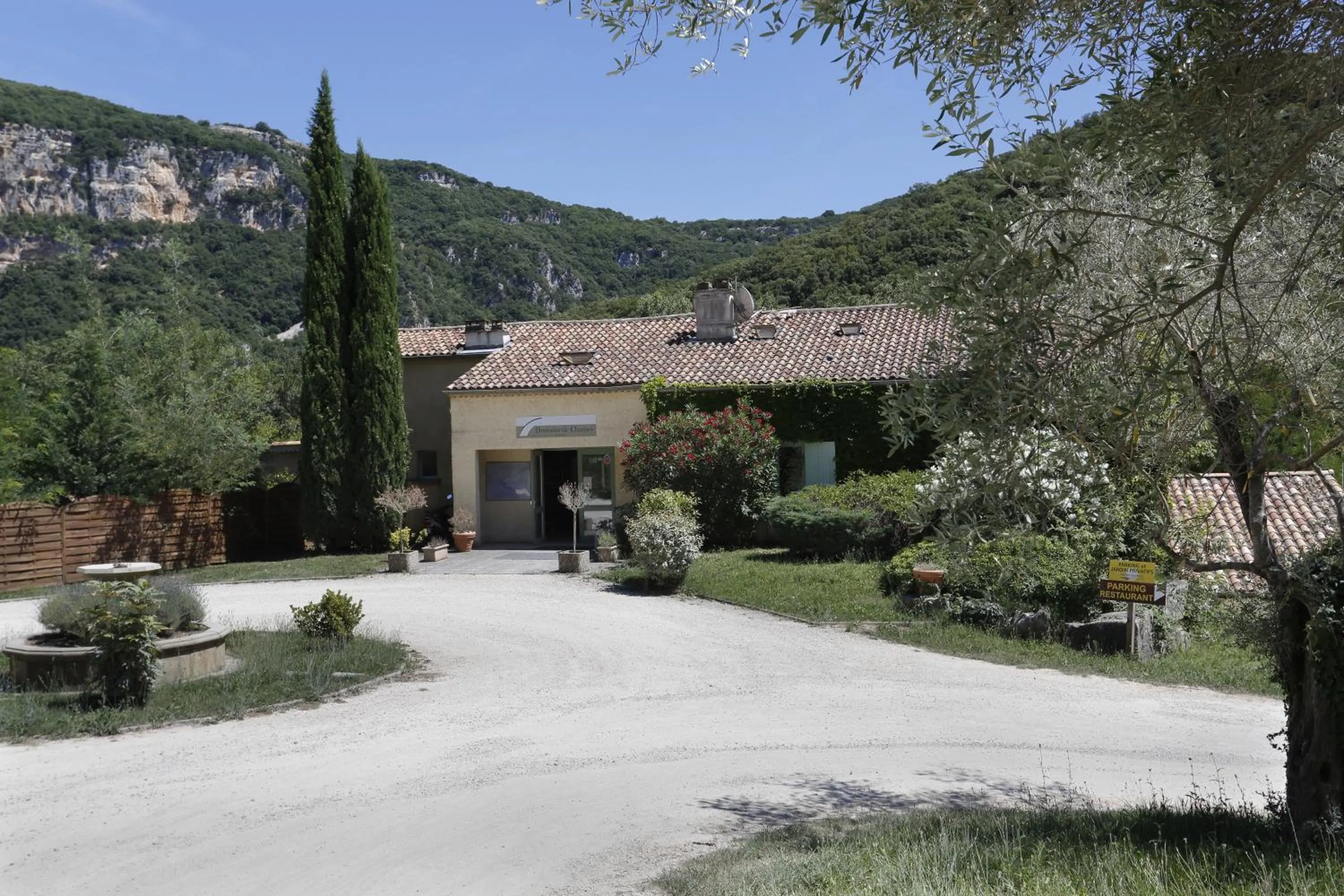 Facade/entrance in Vacancéole - Le Domaine de Chames - Pont d'Arc
