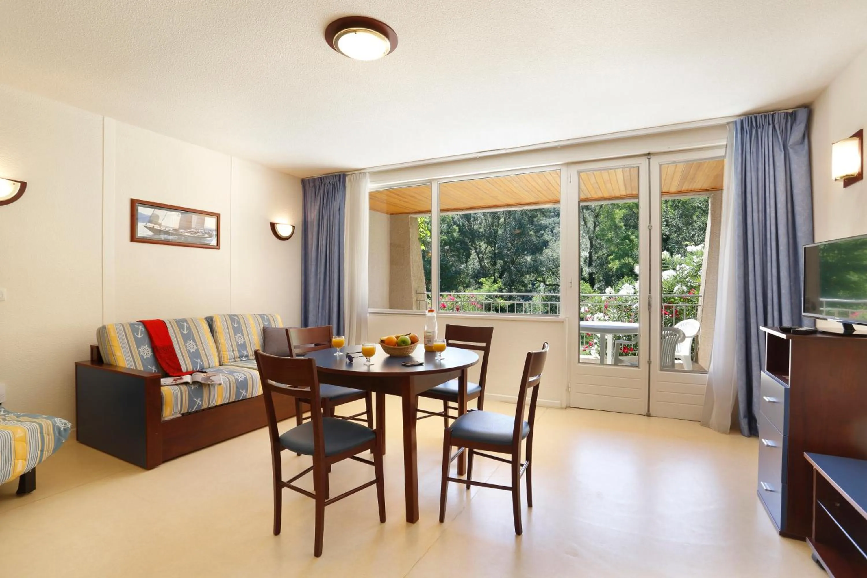 Living room in Vacancéole - Le Domaine de Chames - Pont d'Arc