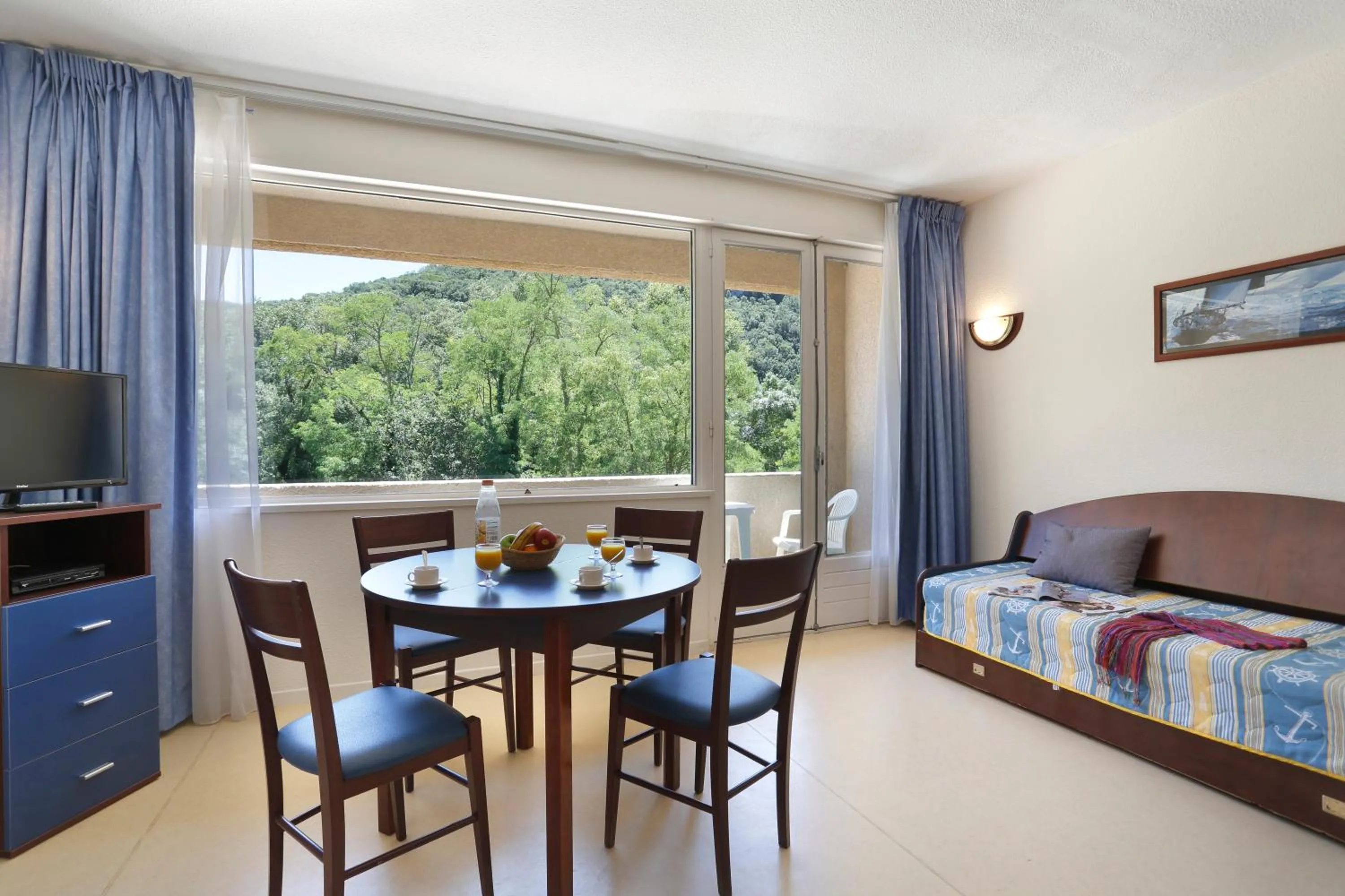 Living room in Vacancéole - Le Domaine de Chames - Pont d'Arc