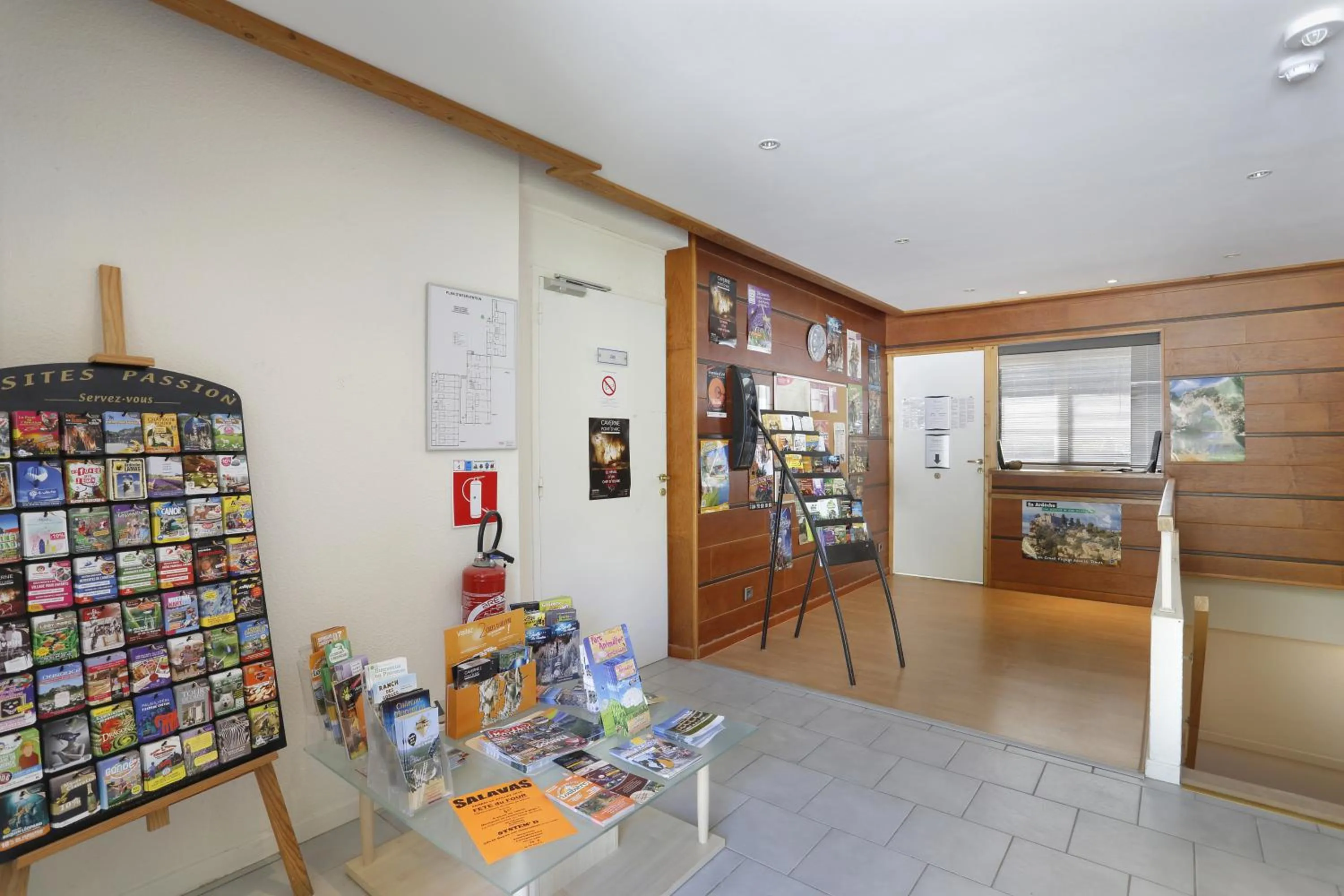 Lobby or reception in Vacancéole - Le Domaine de Chames - Pont d'Arc