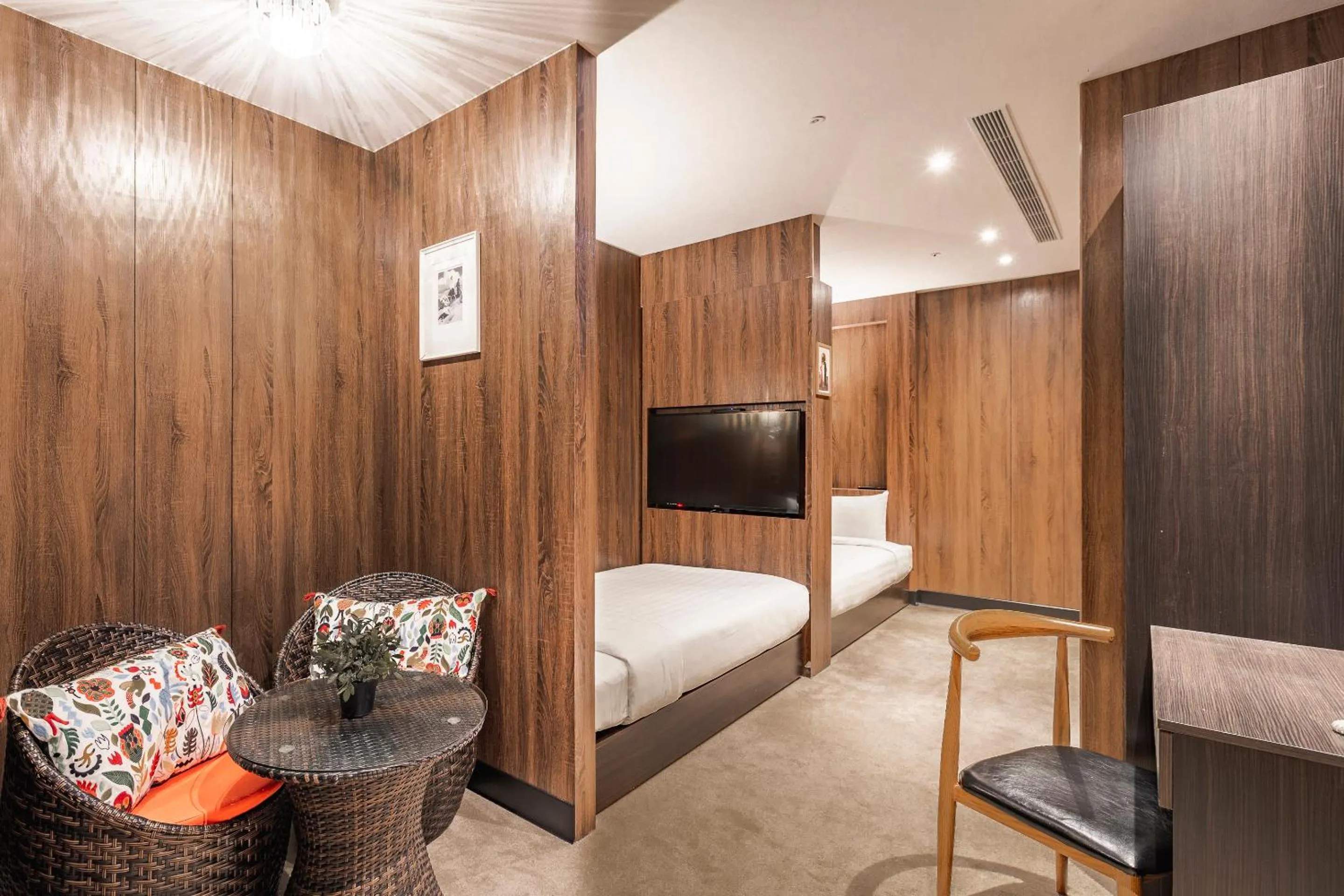 Photo of the whole room, Bed in Mayer Inn