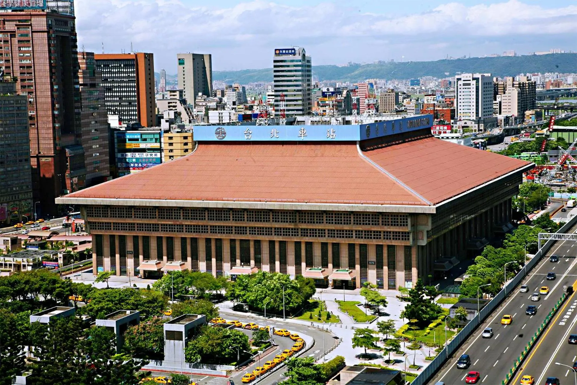 Nearby landmark in Mayer Inn