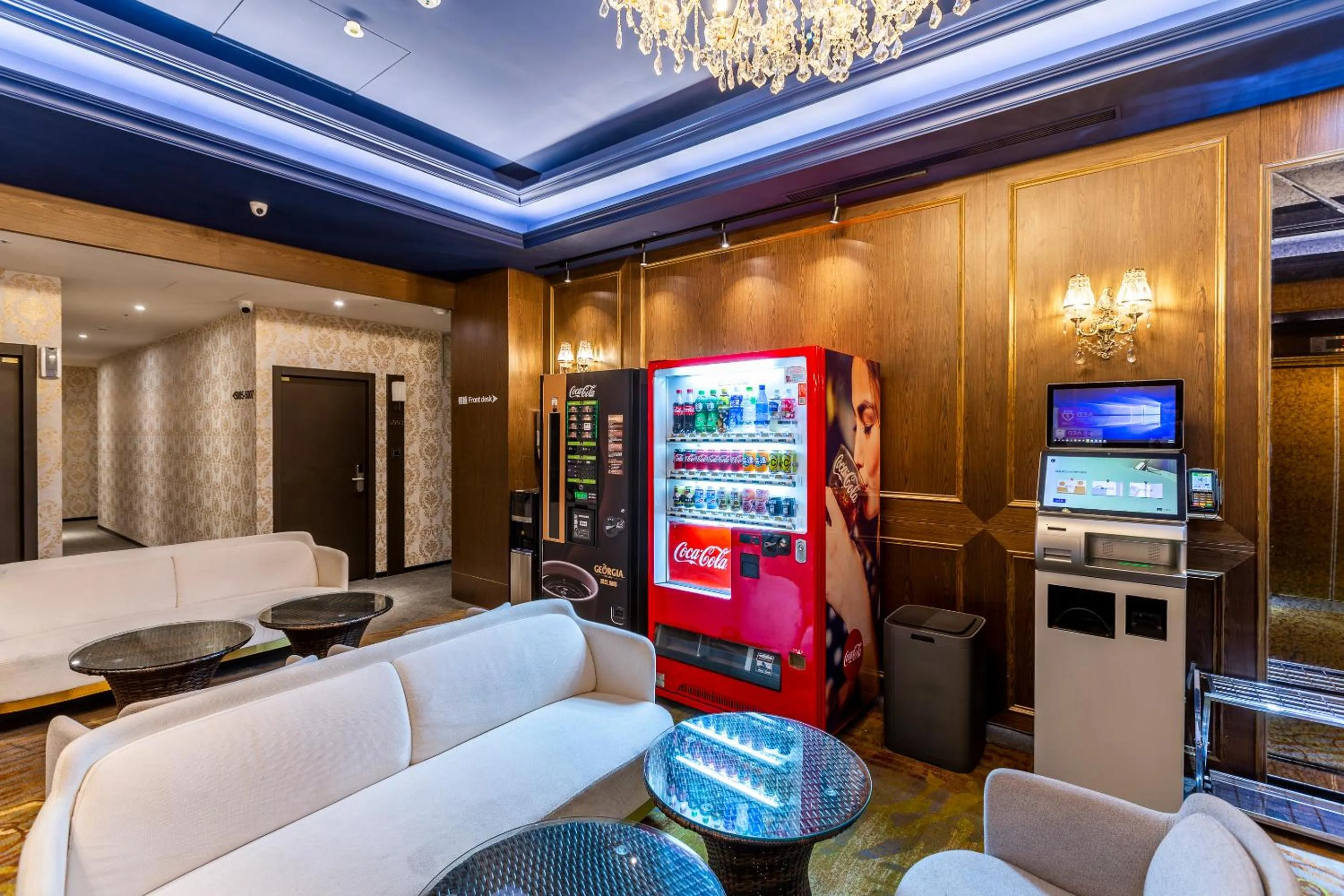 On-site shops in Mayer Inn