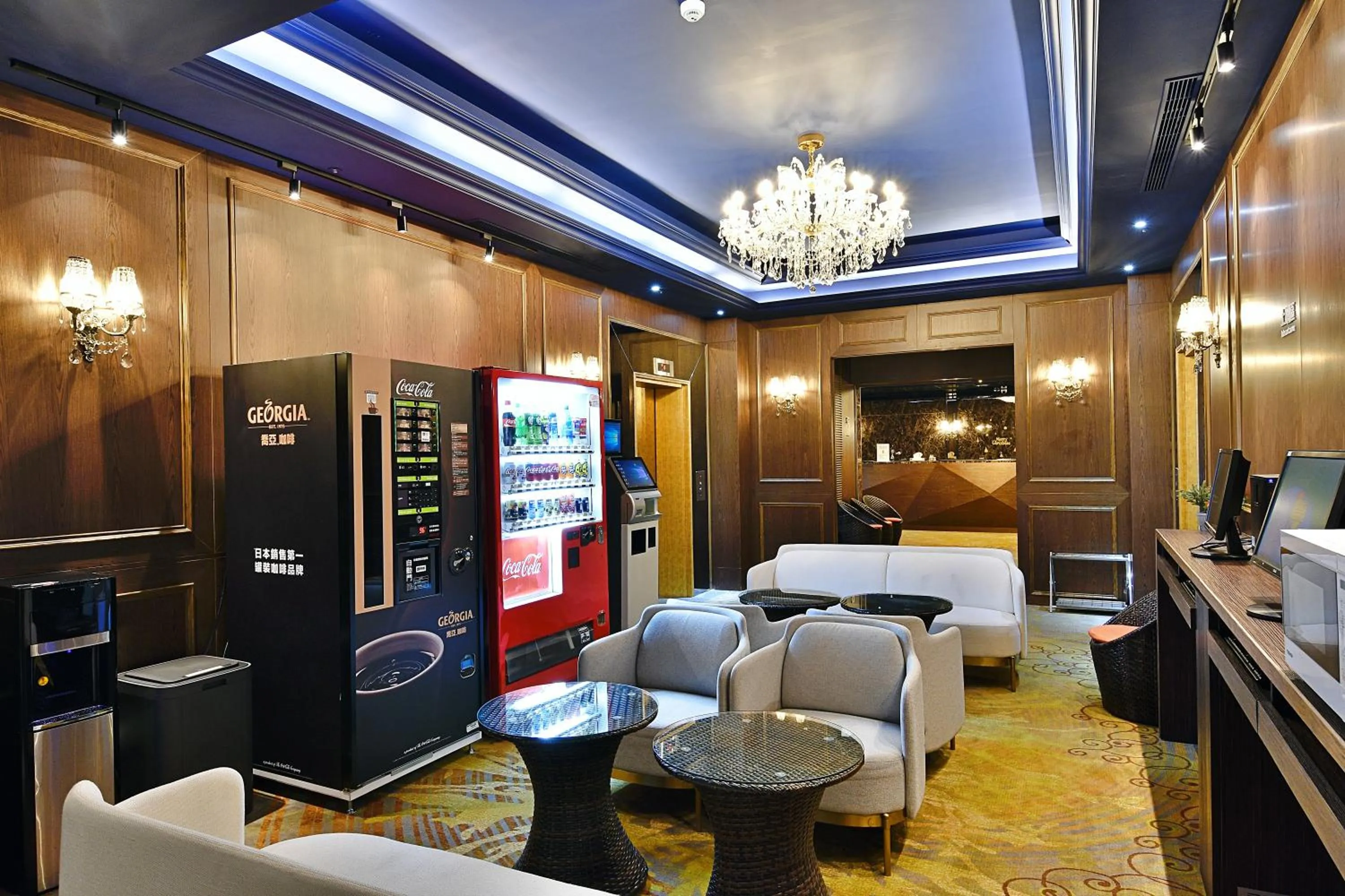 Lounge or bar in Mayer Inn