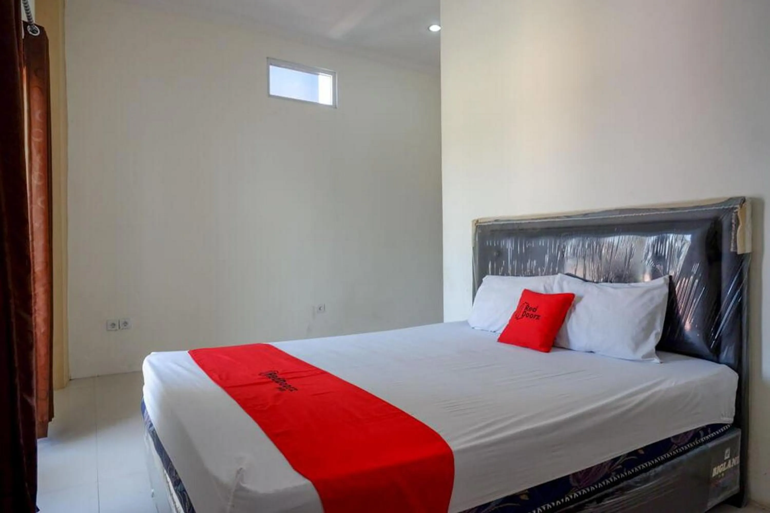 Bedroom, Bed in RedDoorz near Pakuwon Mall Solo Baru