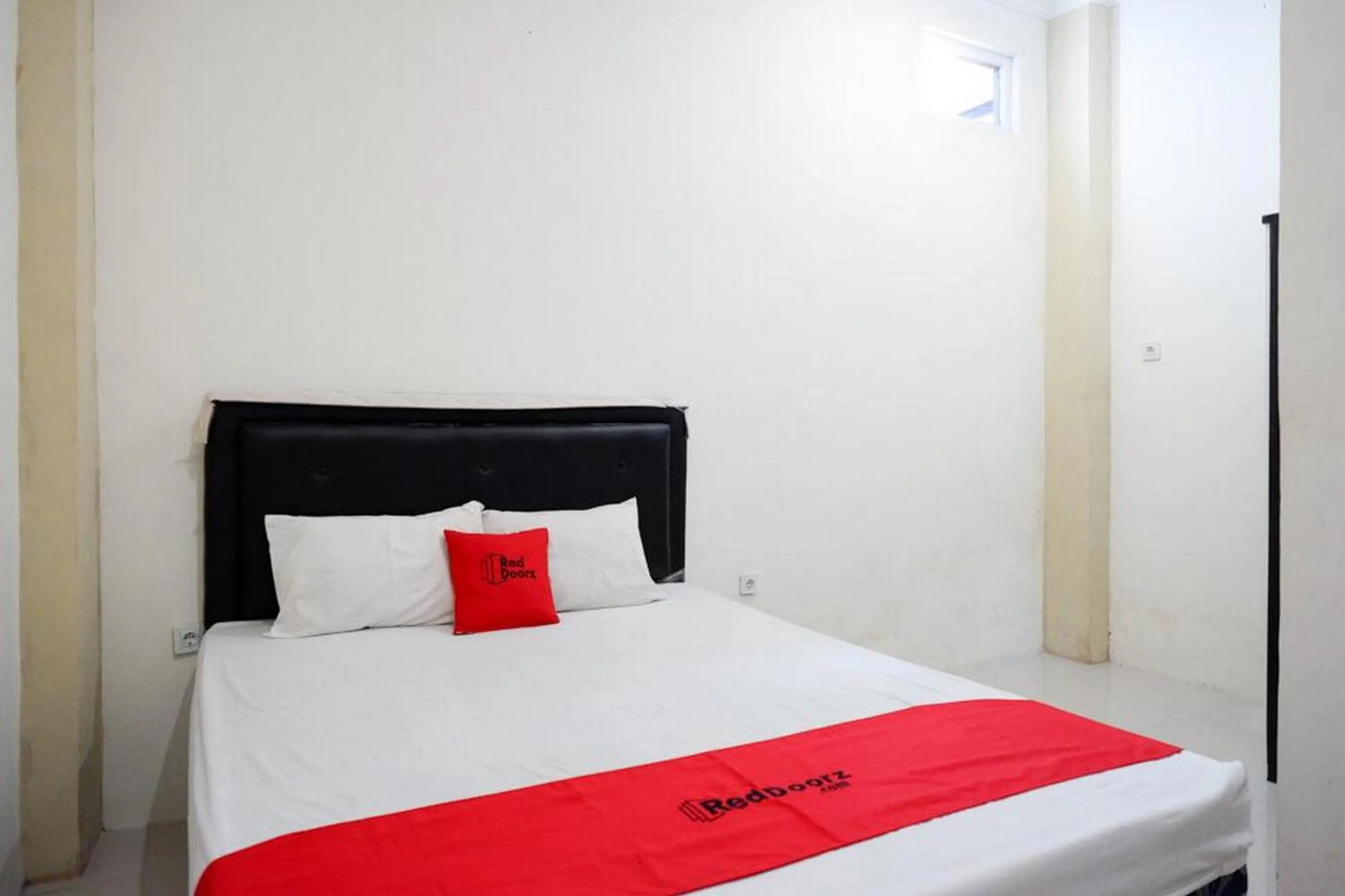 Bedroom, Bed in RedDoorz near Pakuwon Mall Solo Baru