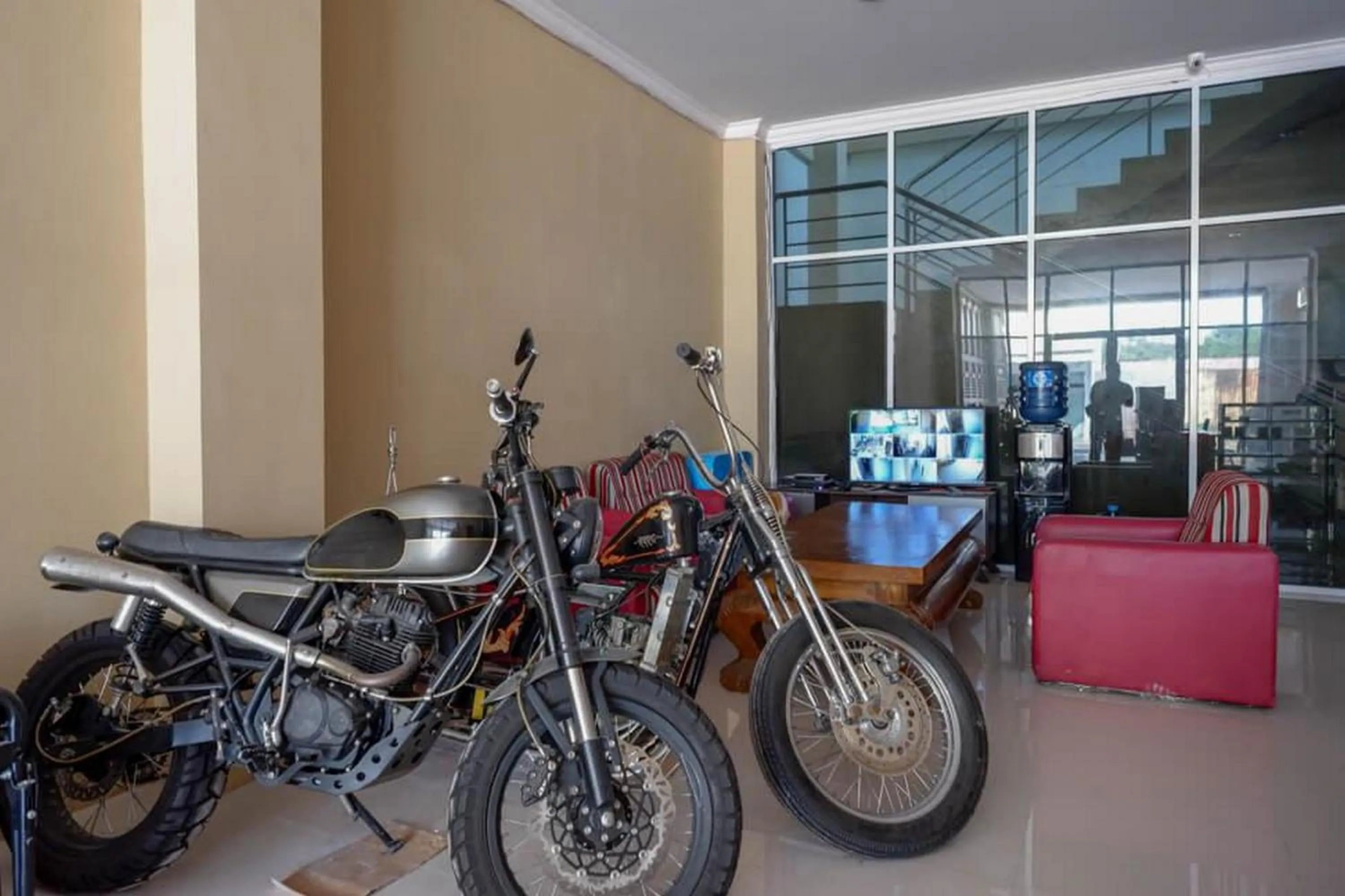 Parking in RedDoorz near Pakuwon Mall Solo Baru