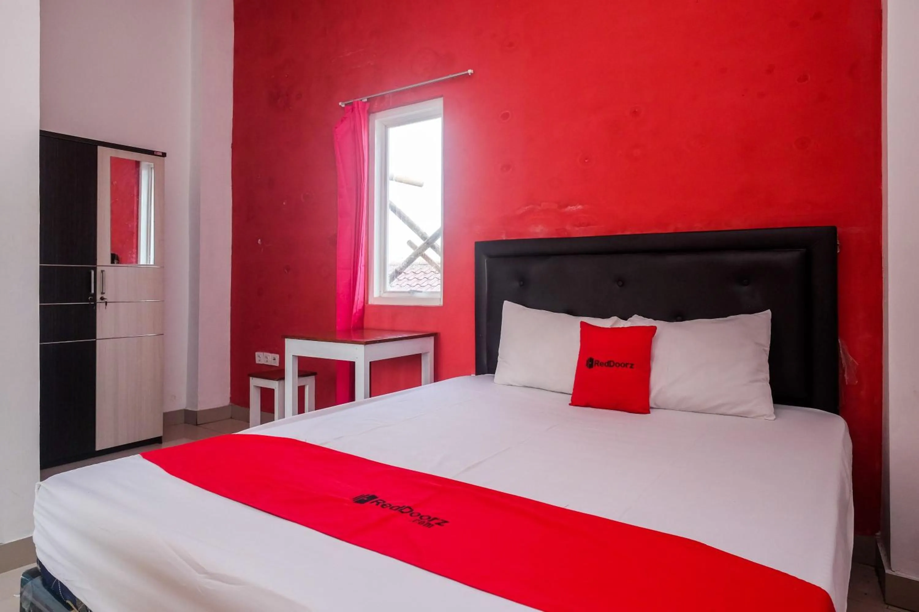 Bedroom, Bed in RedDoorz near Pakuwon Mall Solo Baru