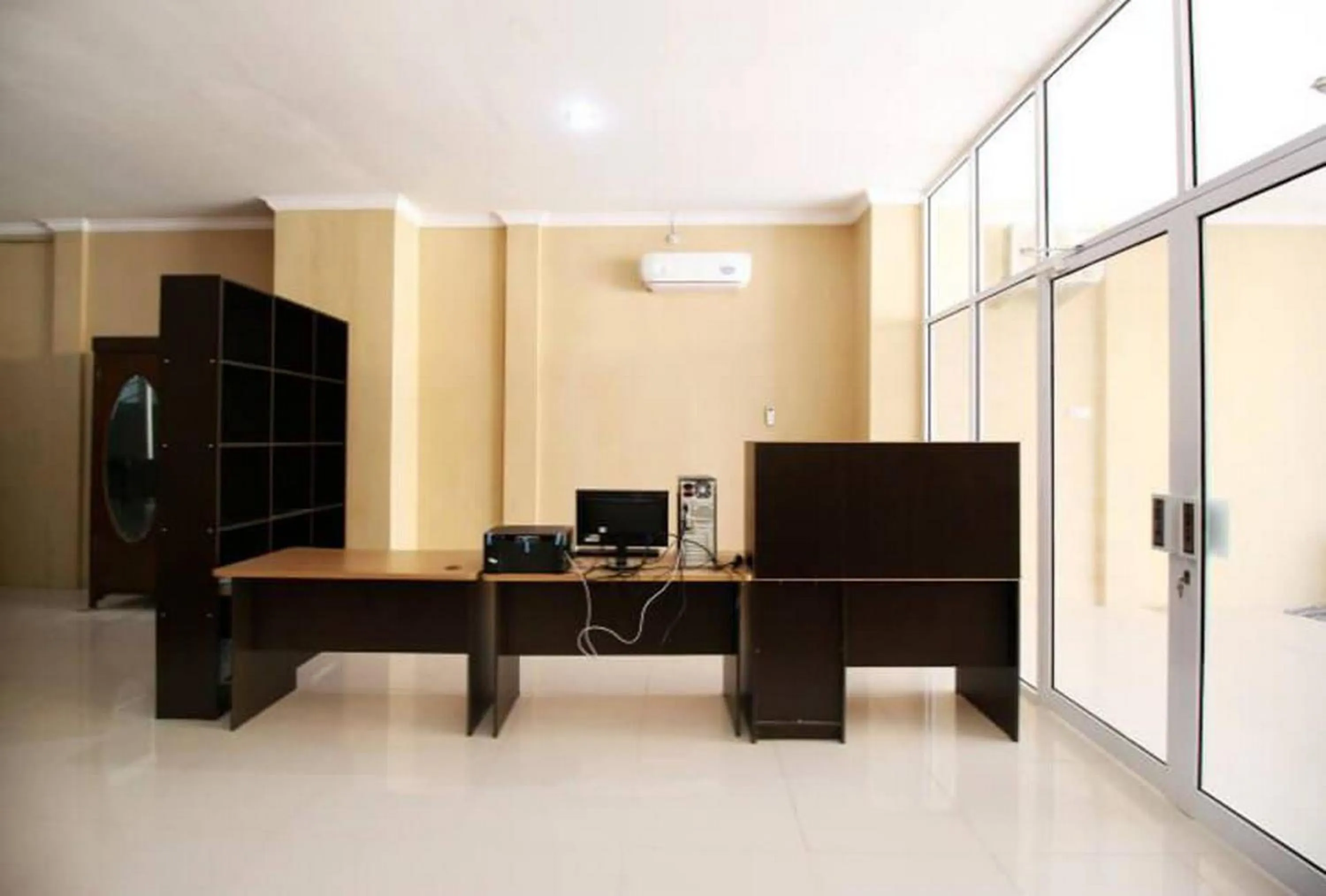 Lobby or reception in RedDoorz near Pakuwon Mall Solo Baru