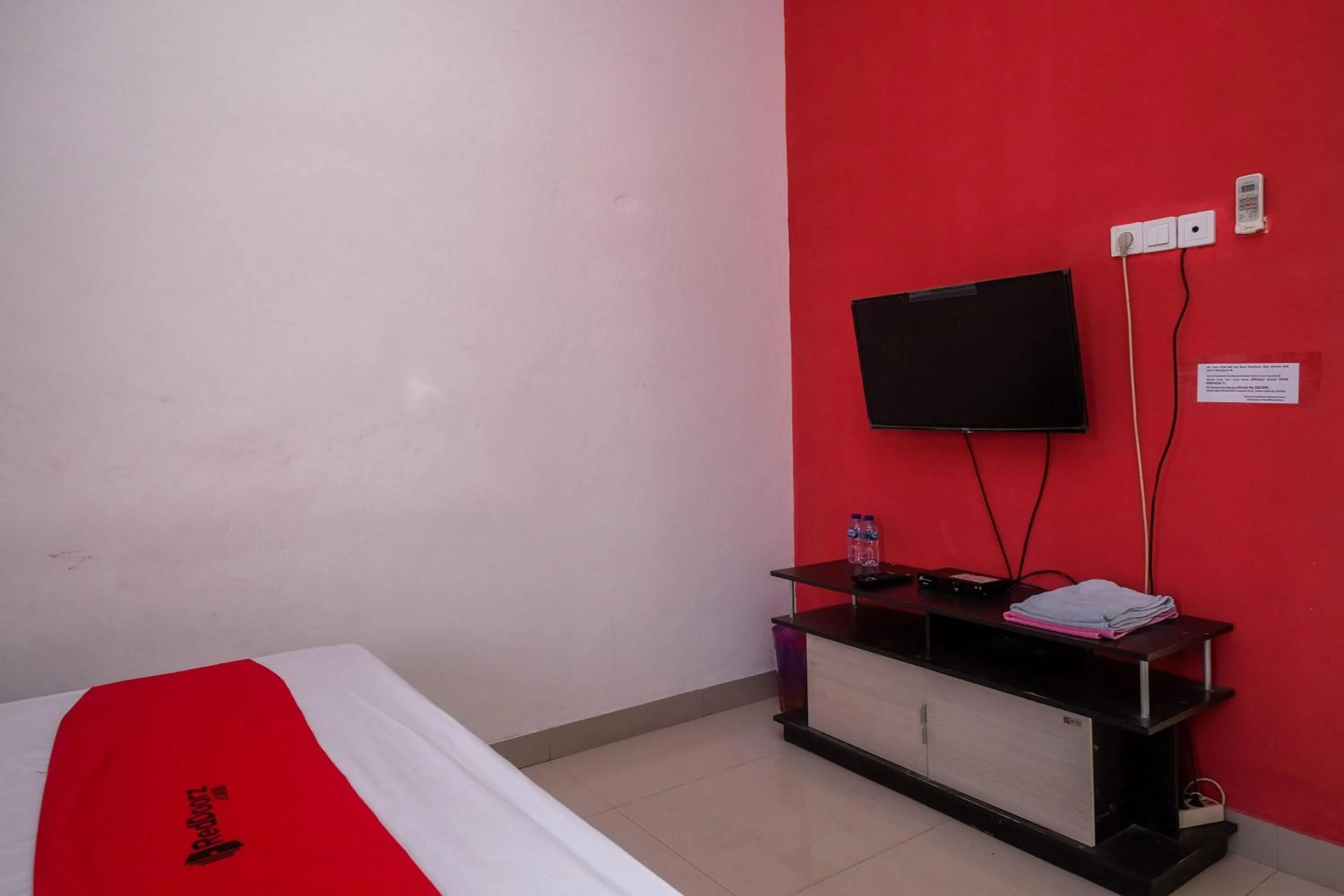 Bedroom, Bed in RedDoorz near Pakuwon Mall Solo Baru