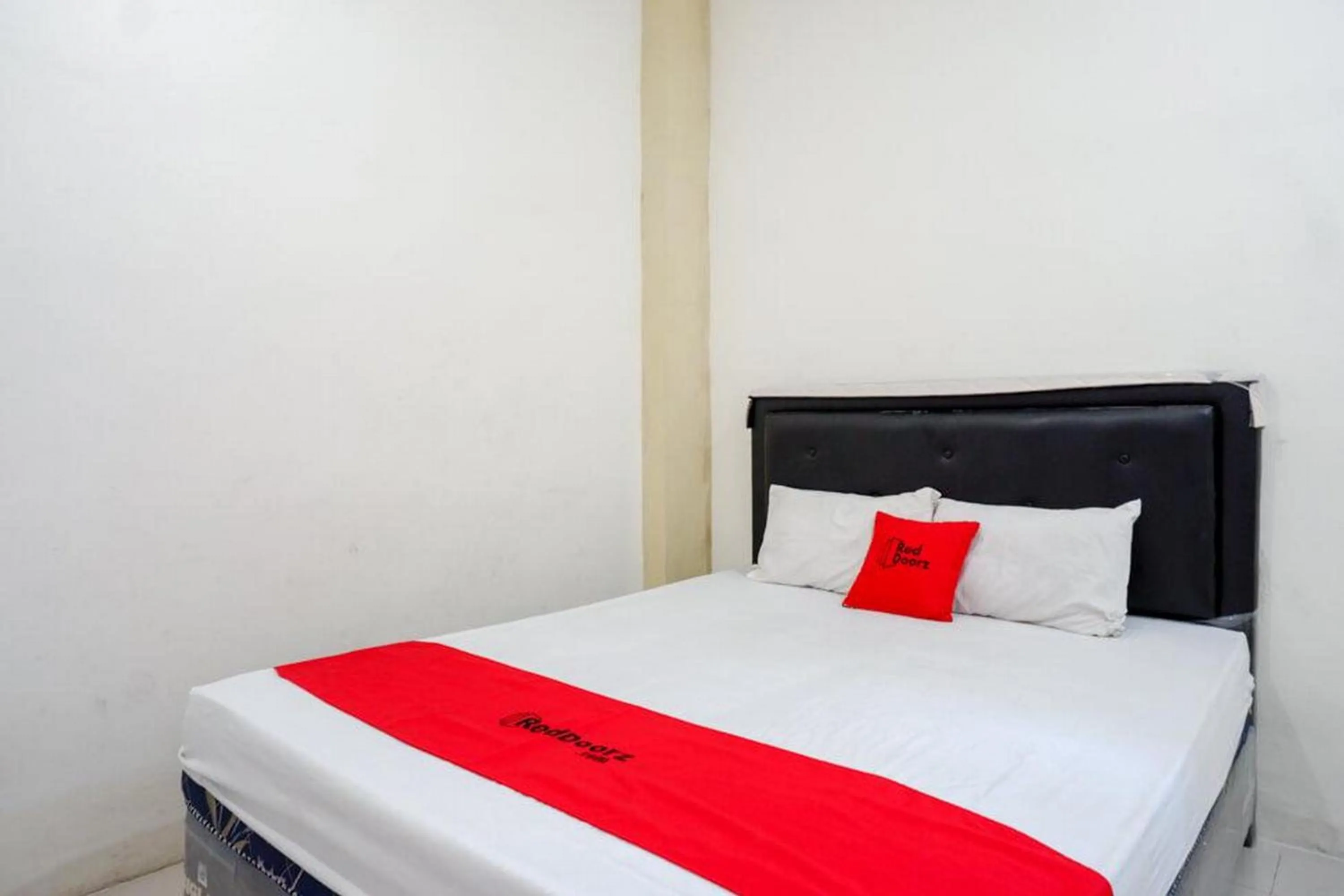 Bedroom, Bed in RedDoorz near Pakuwon Mall Solo Baru