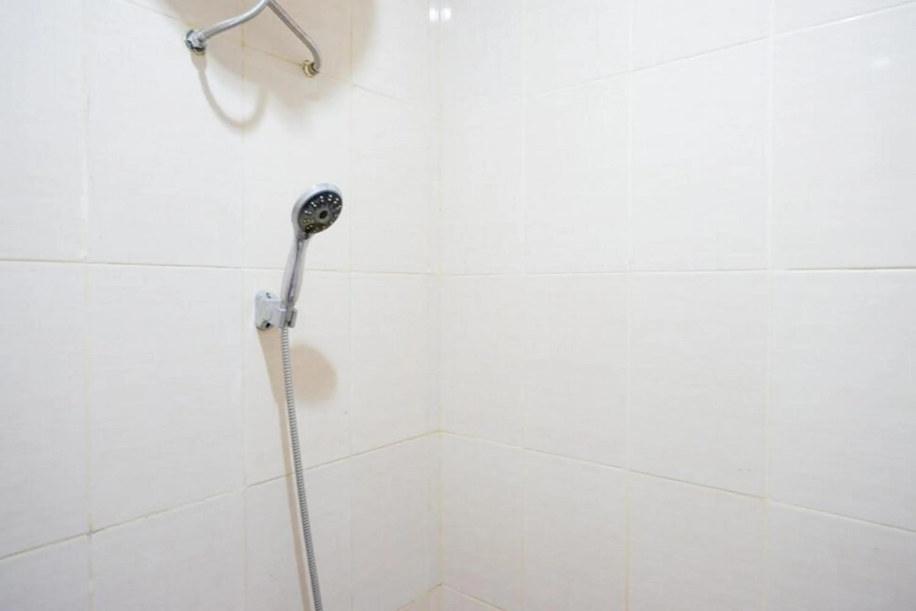 Bathroom in RedDoorz near Pakuwon Mall Solo Baru