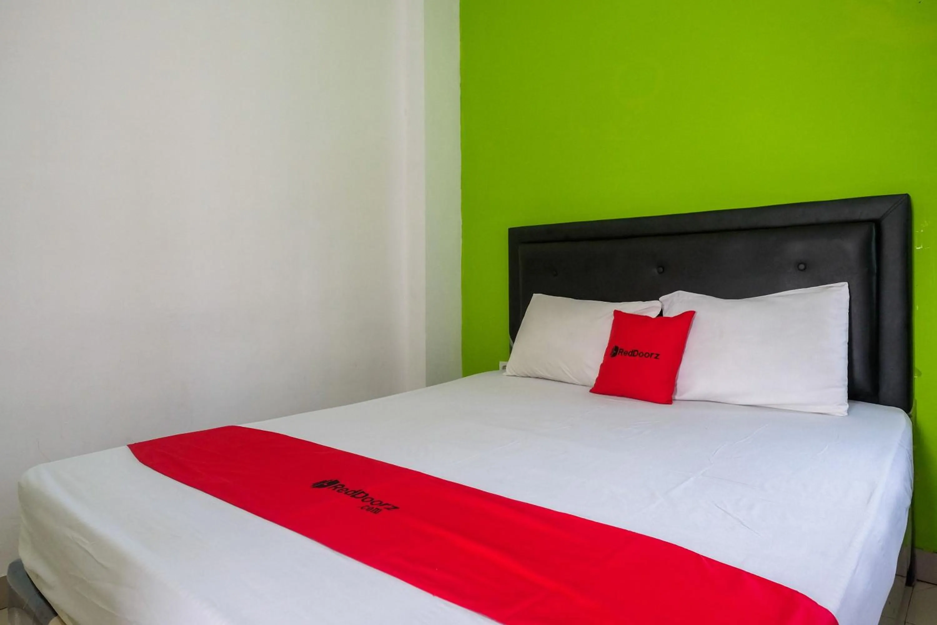 Bedroom, Bed in RedDoorz near Pakuwon Mall Solo Baru