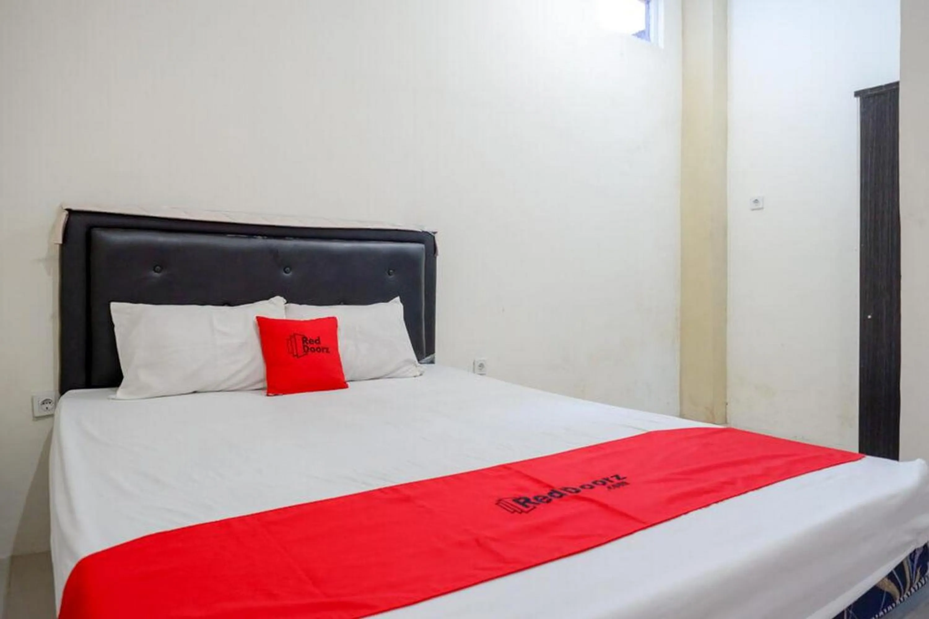 Bedroom, Bed in RedDoorz near Pakuwon Mall Solo Baru