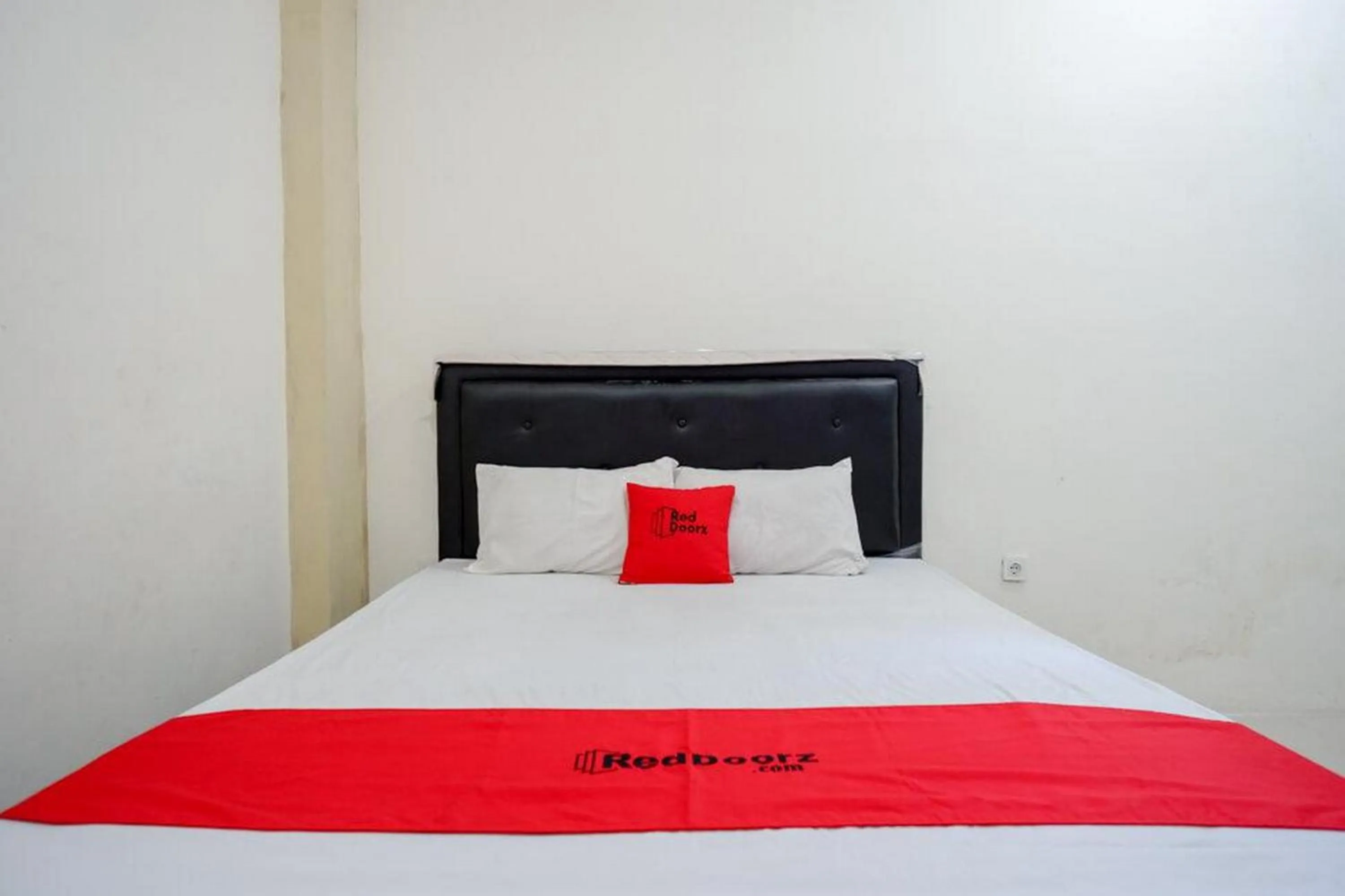 Bedroom, Bed in RedDoorz near Pakuwon Mall Solo Baru
