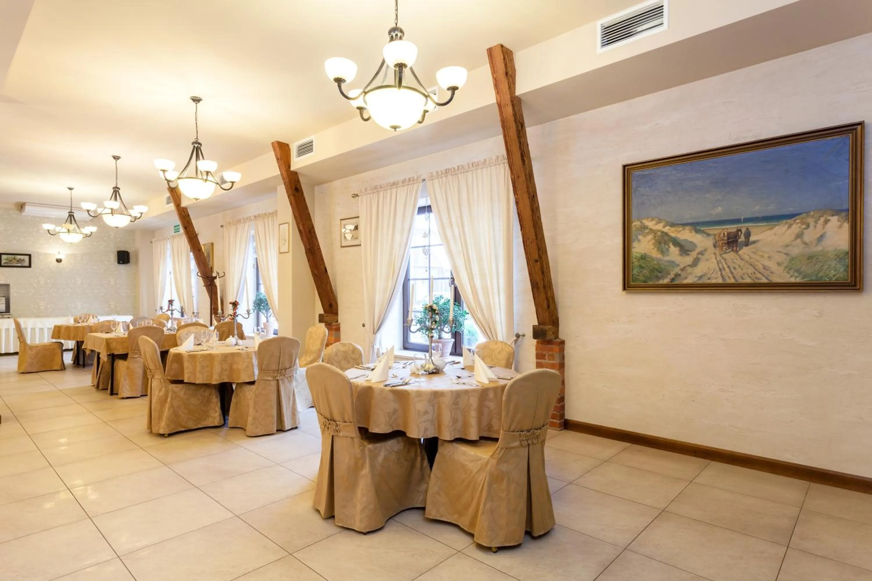 Restaurant/places to eat in Hotel Folwark