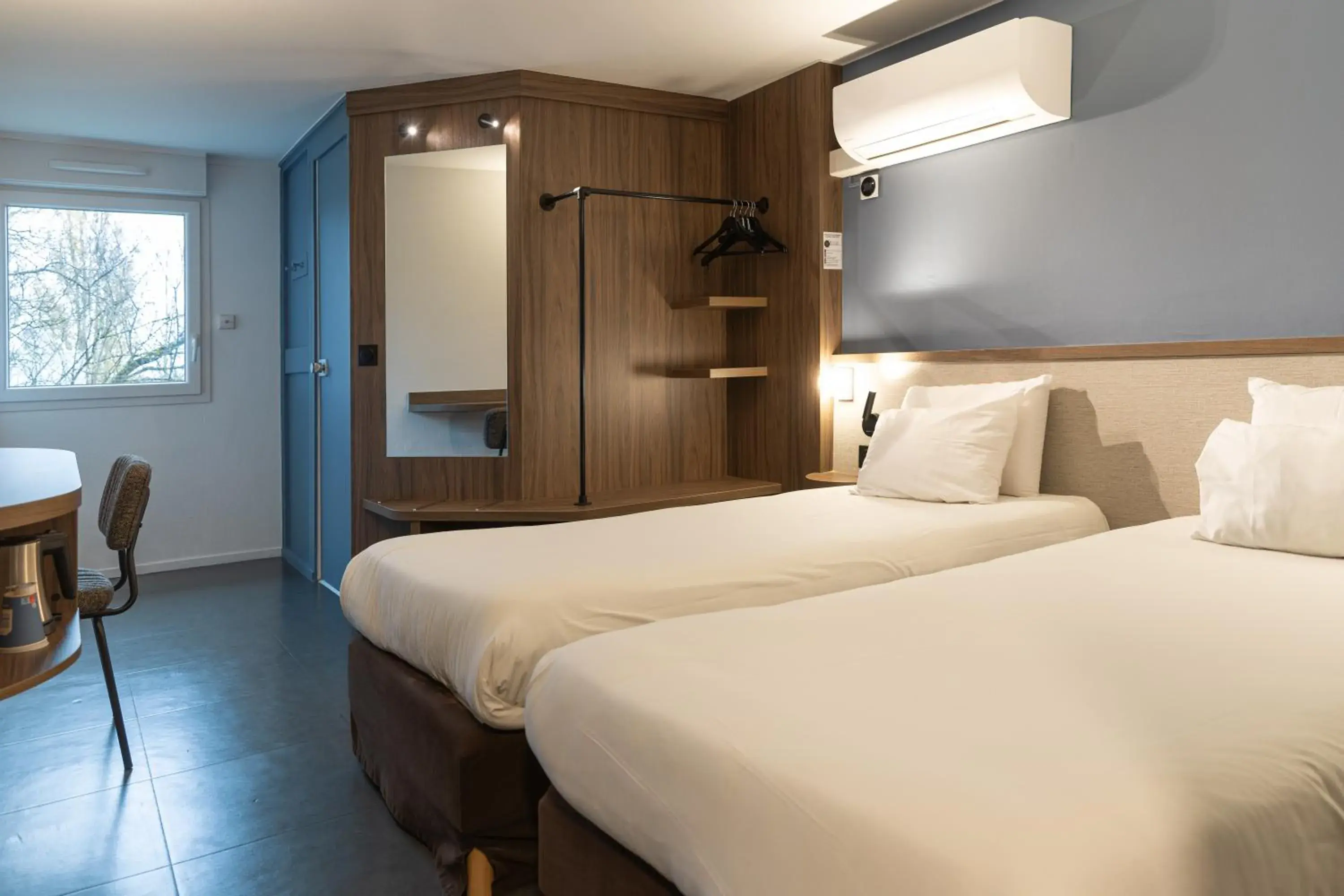 Property building, Bed in Kyriad Nancy Sud - Ludres Property building, Bed in Kyriad Nancy Sud - Ludres