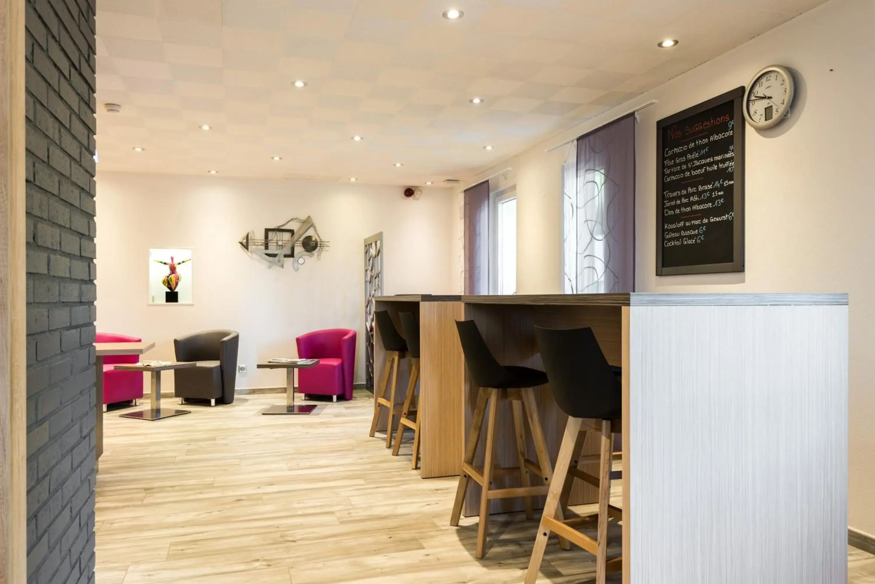 Lounge or bar in Kyriad Nancy Sud - Ludres Lounge or bar in Kyriad Nancy Sud - Ludres