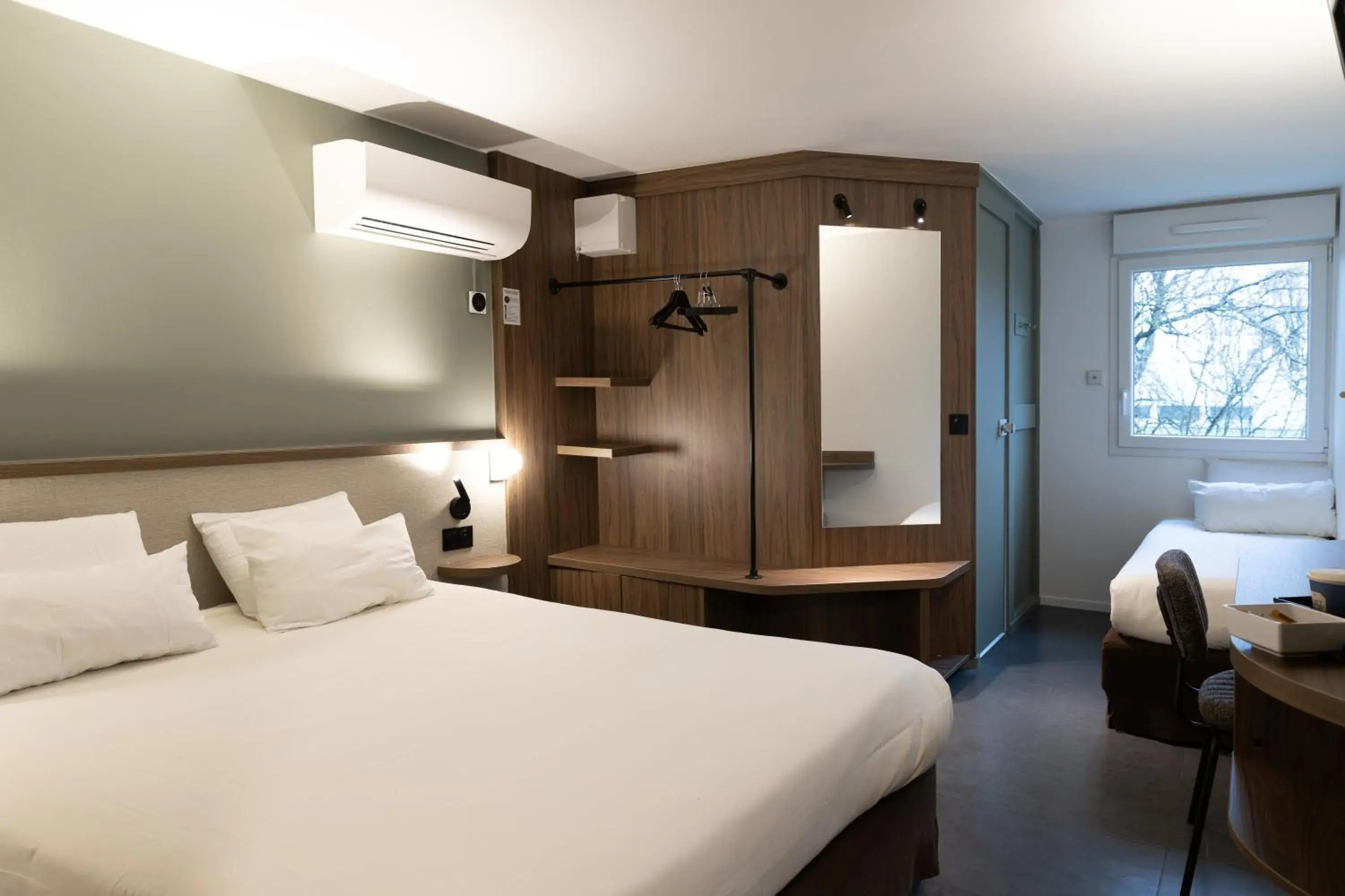 Property building, Bed in Kyriad Nancy Sud - Ludres Property building, Bed in Kyriad Nancy Sud - Ludres