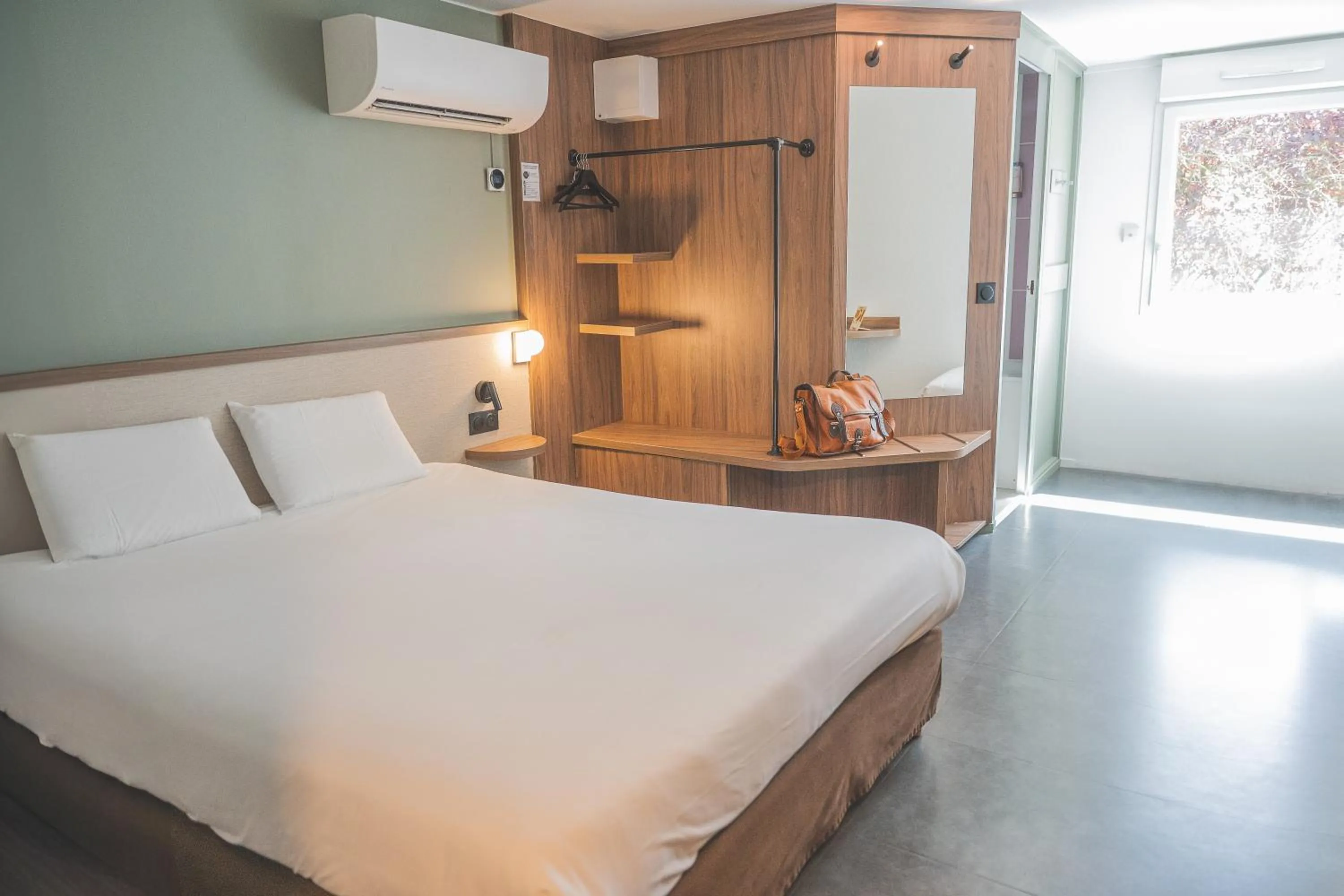 Bedroom, Bed in Kyriad Nancy Sud - Ludres