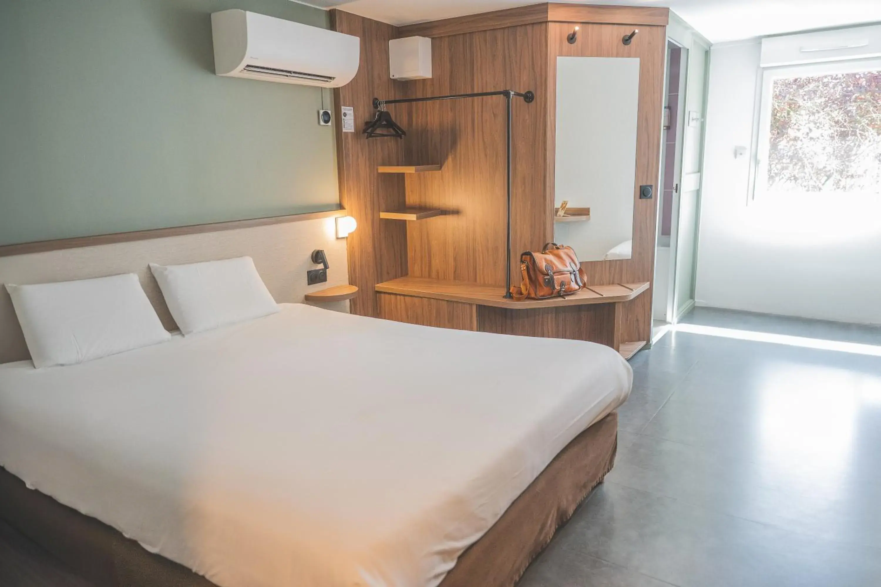 Bedroom, Bed in Kyriad Nancy Sud - Ludres Bedroom, Bed in Kyriad Nancy Sud - Ludres