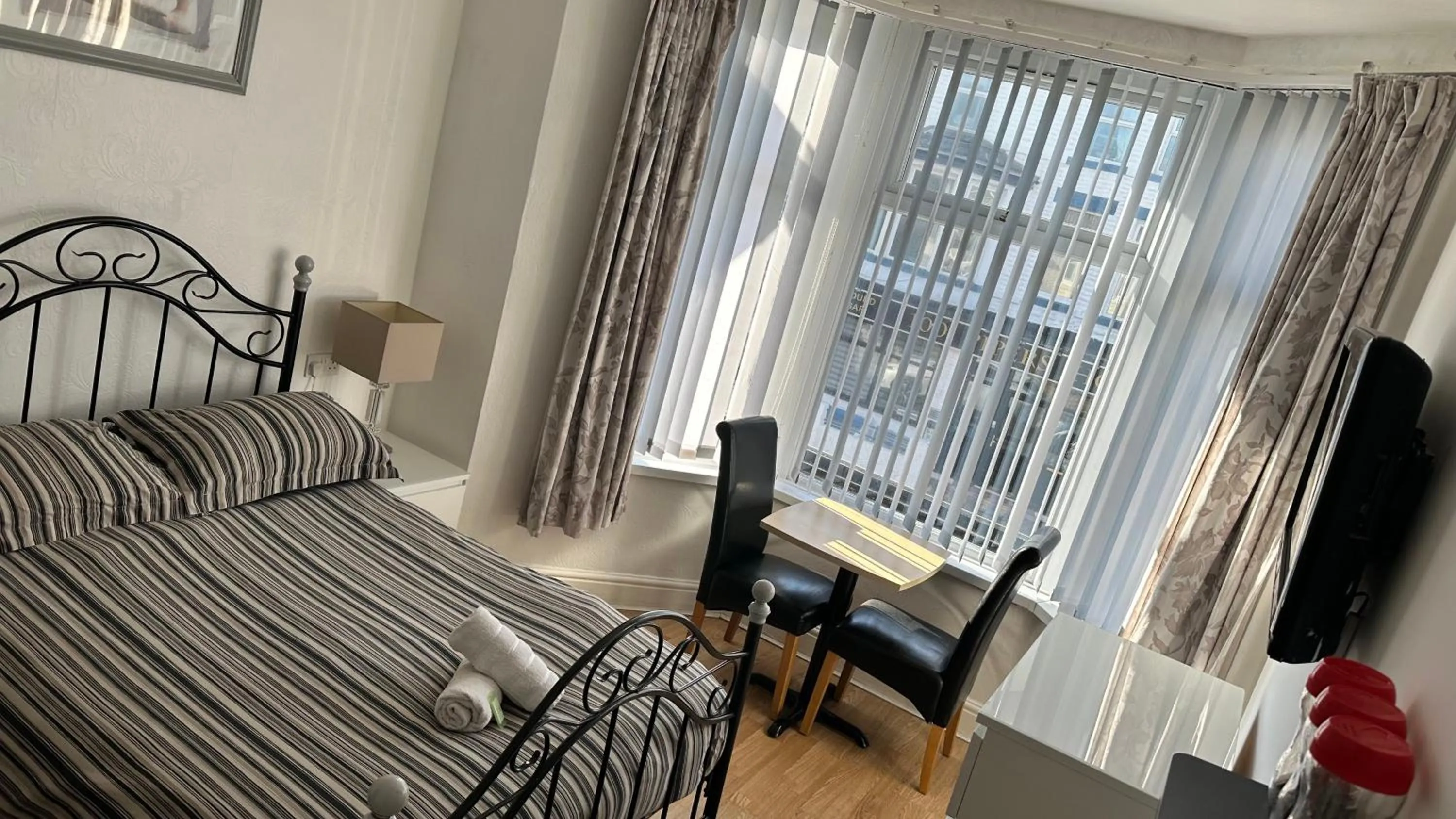 Bed in Fairhaven Hotel on Woodfield Road