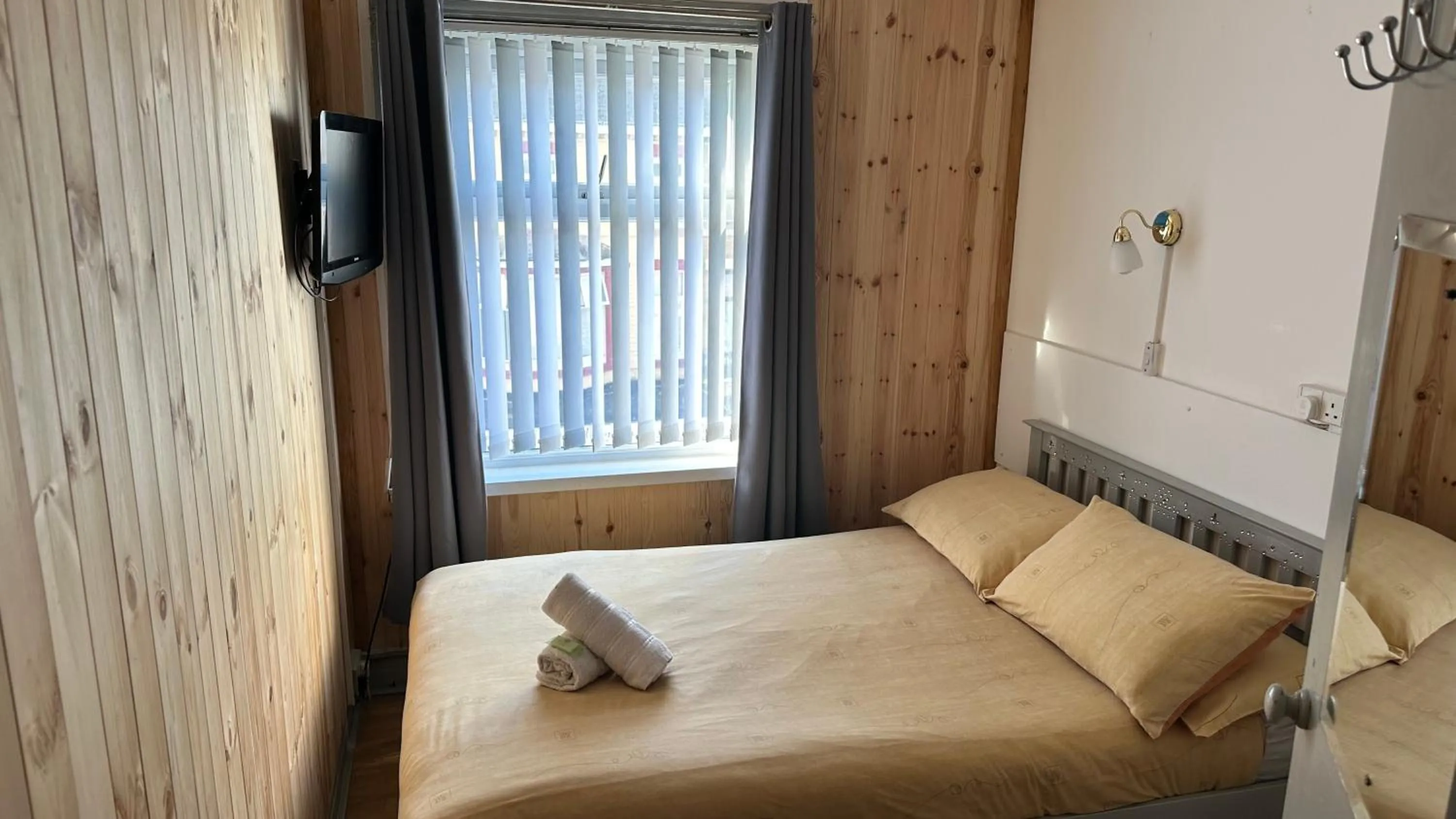 Bed in Fairhaven Hotel on Woodfield Road