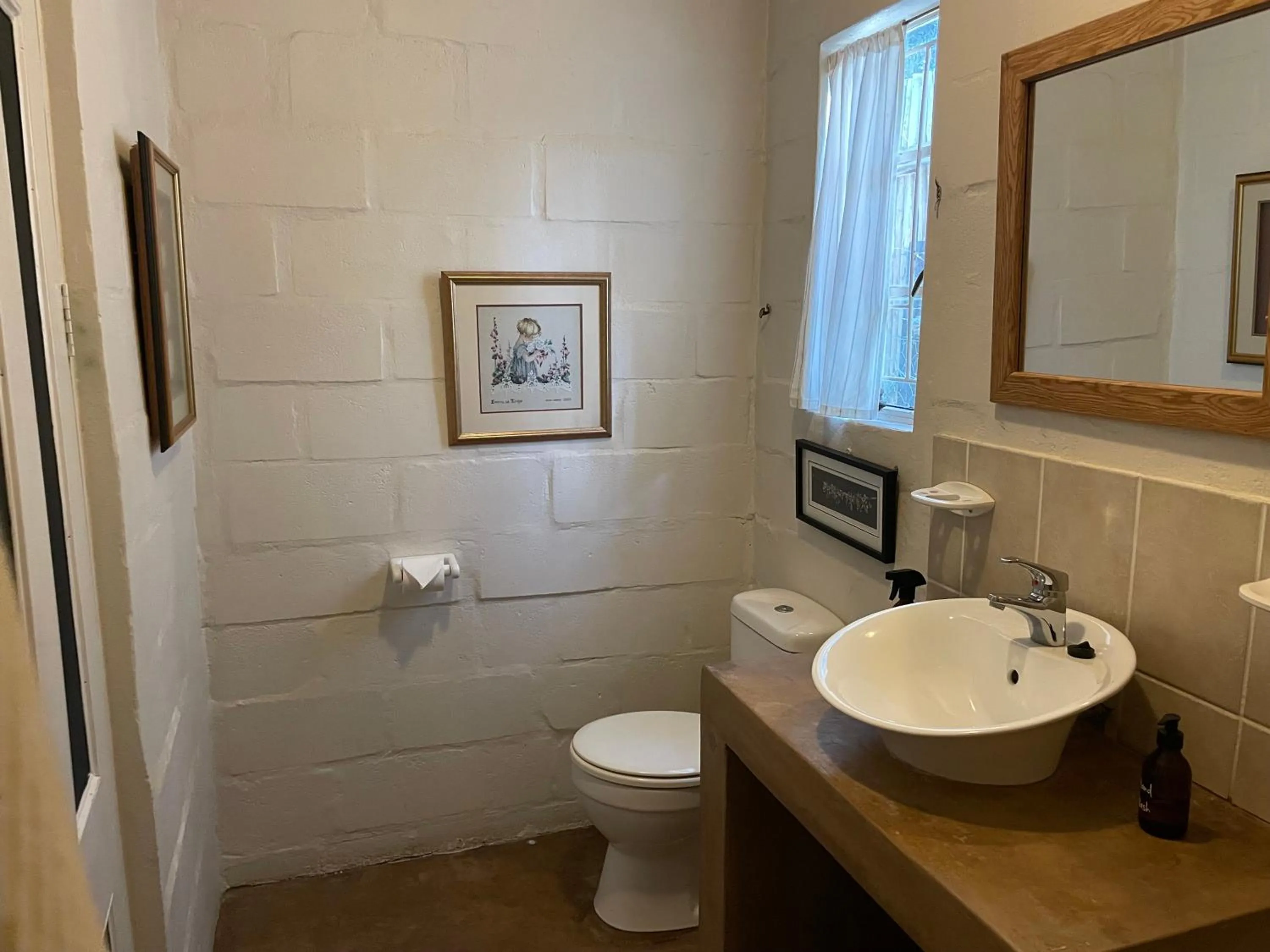 Bathroom in Yellow House Prince Albert