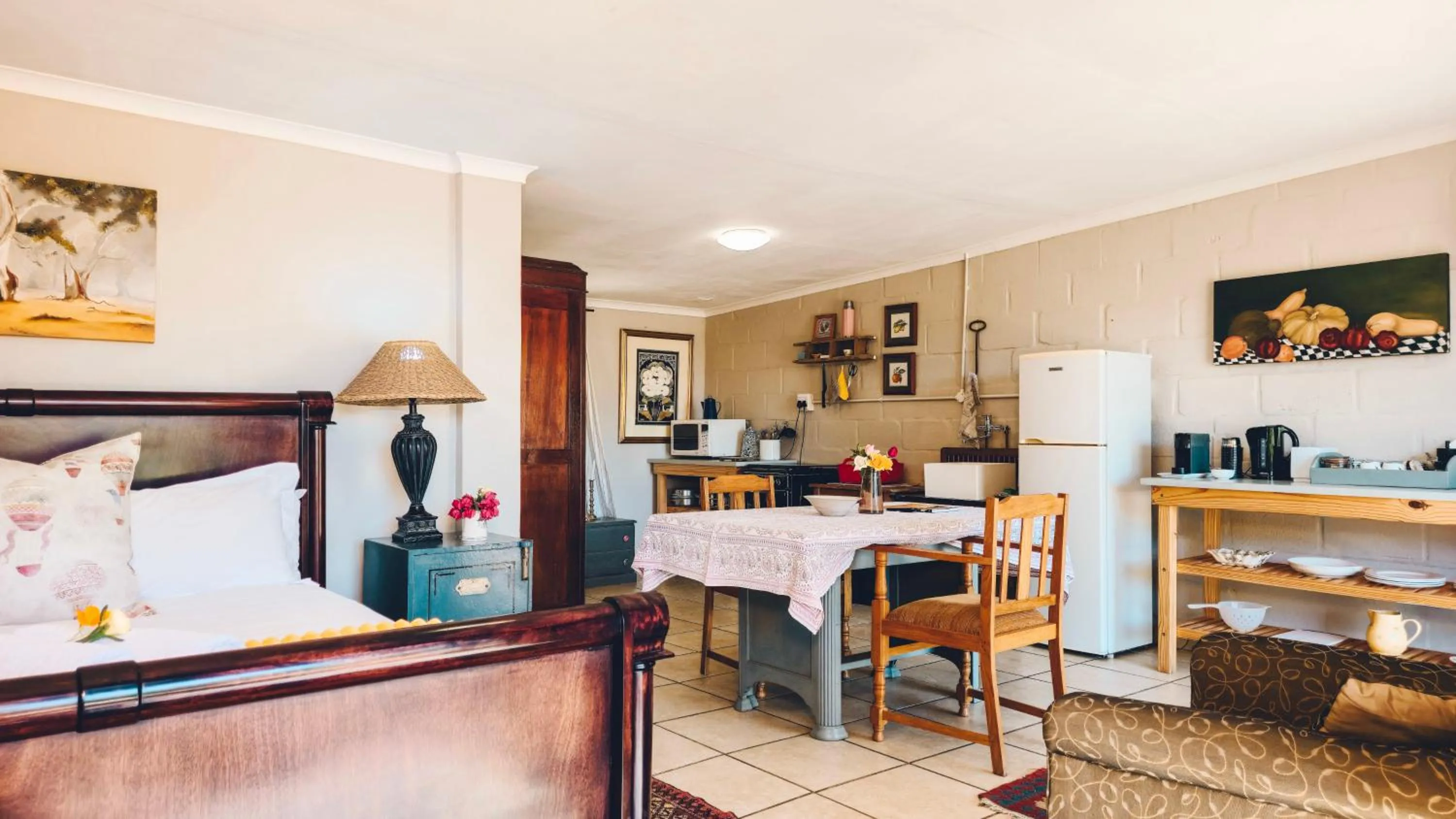Kitchen or kitchenette in Yellow House Prince Albert
