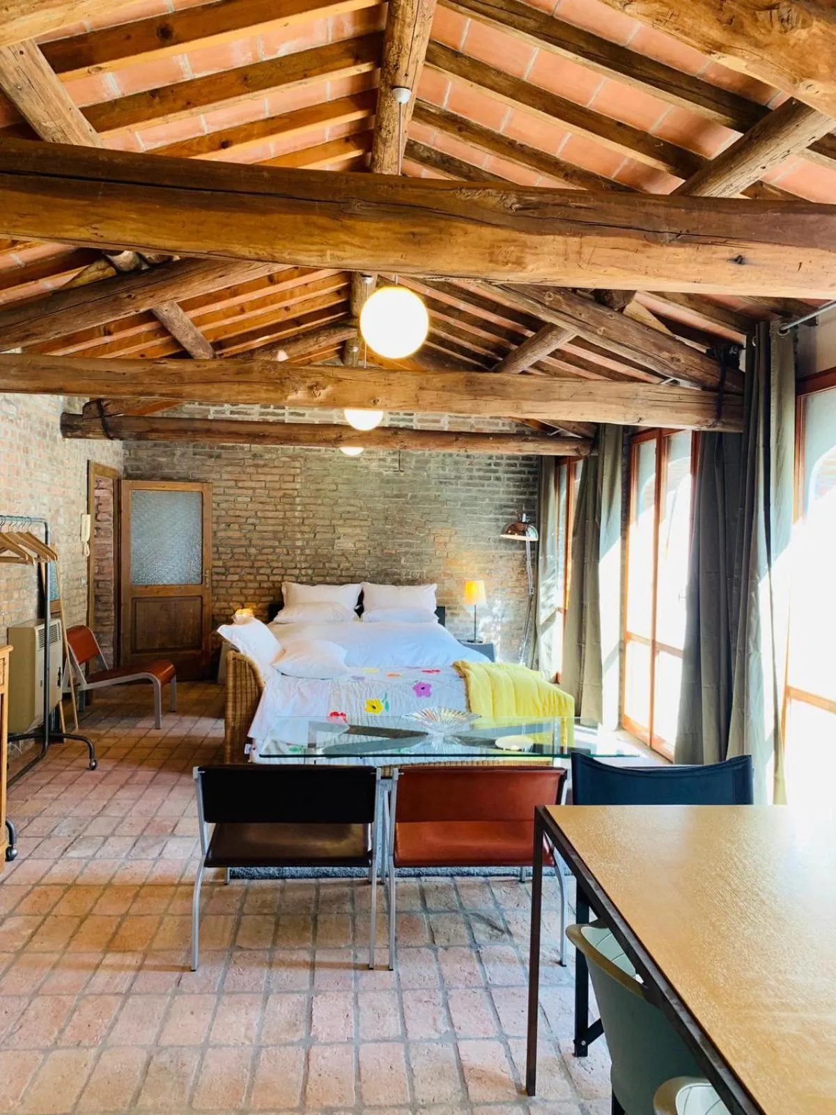 Photo of the whole room, Bed in Terminus