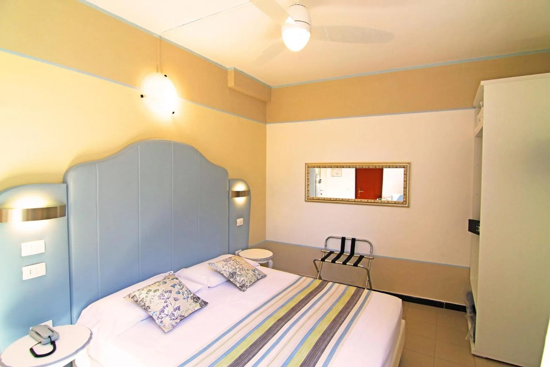 Photo of the whole room, Bed in Hotel Souvenir