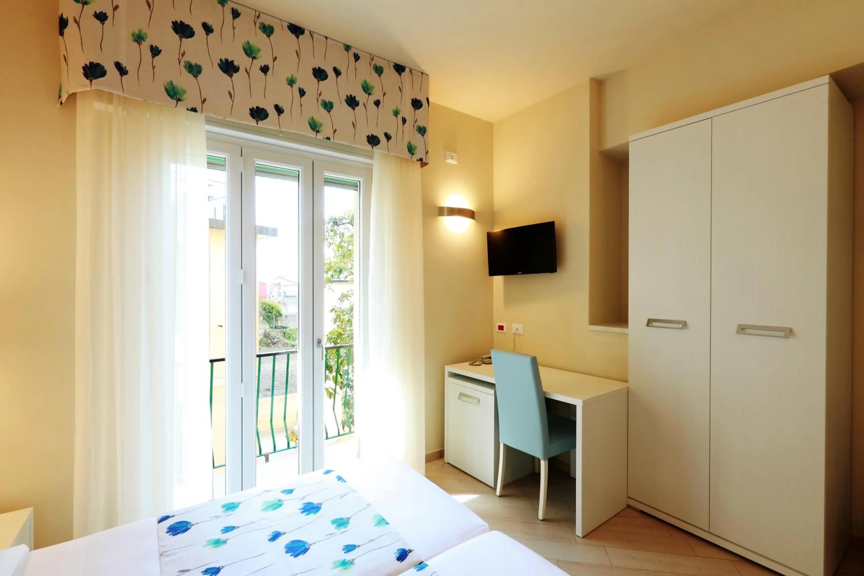 Photo of the whole room, Bed in Hotel Souvenir