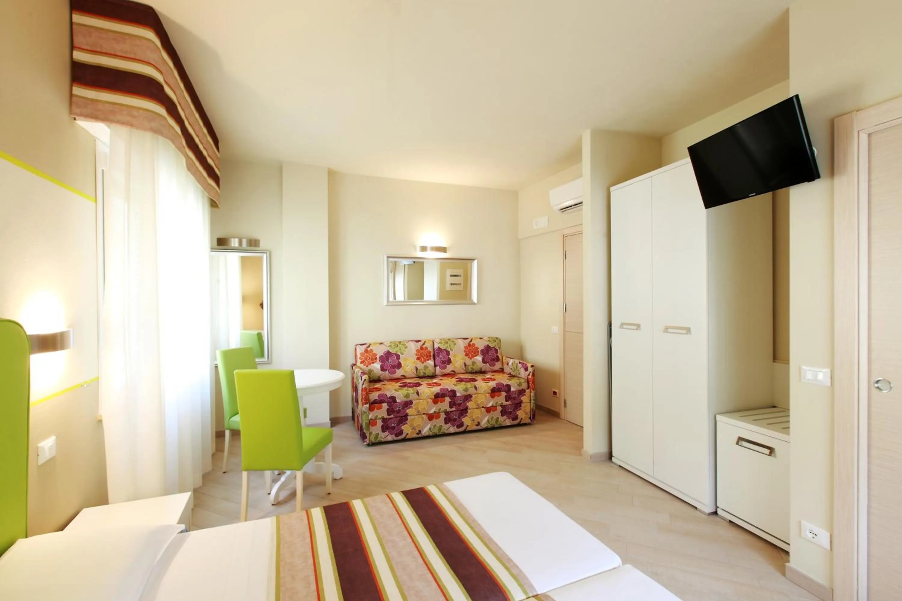 Photo of the whole room, Bed in Hotel Souvenir