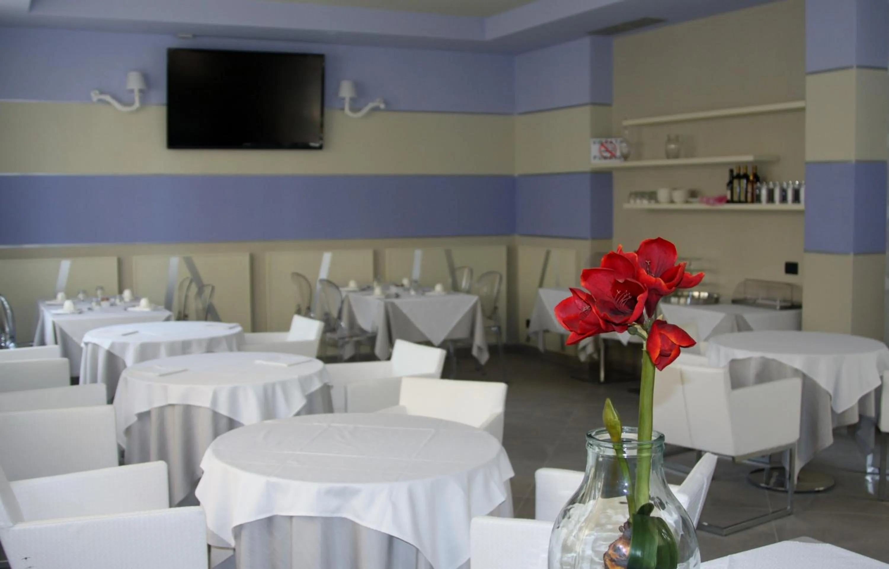 Restaurant/places to eat in Hotel Souvenir