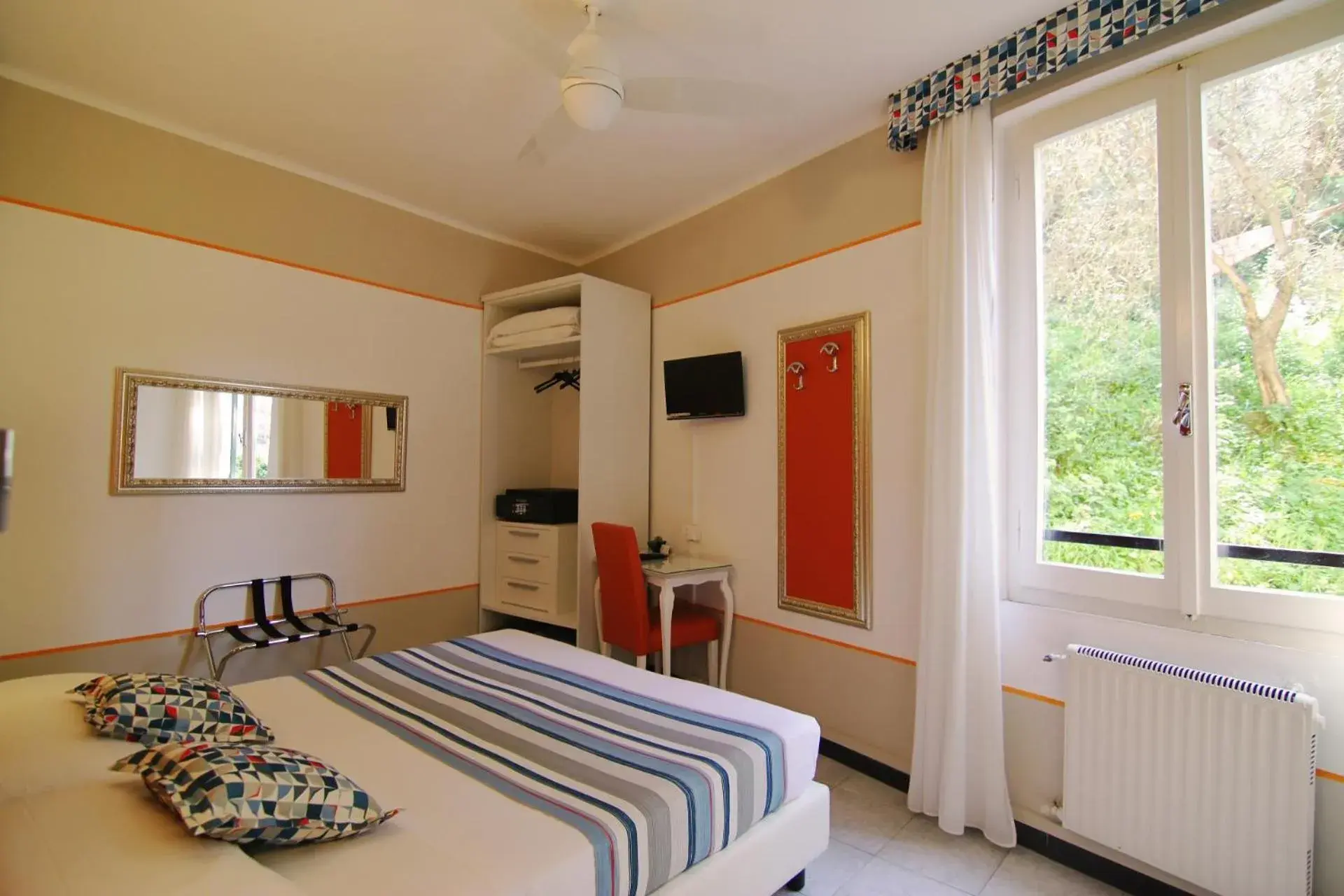 Double Room or Twin Room in Hotel Souvenir Double Room or Twin Room in Hotel Souvenir