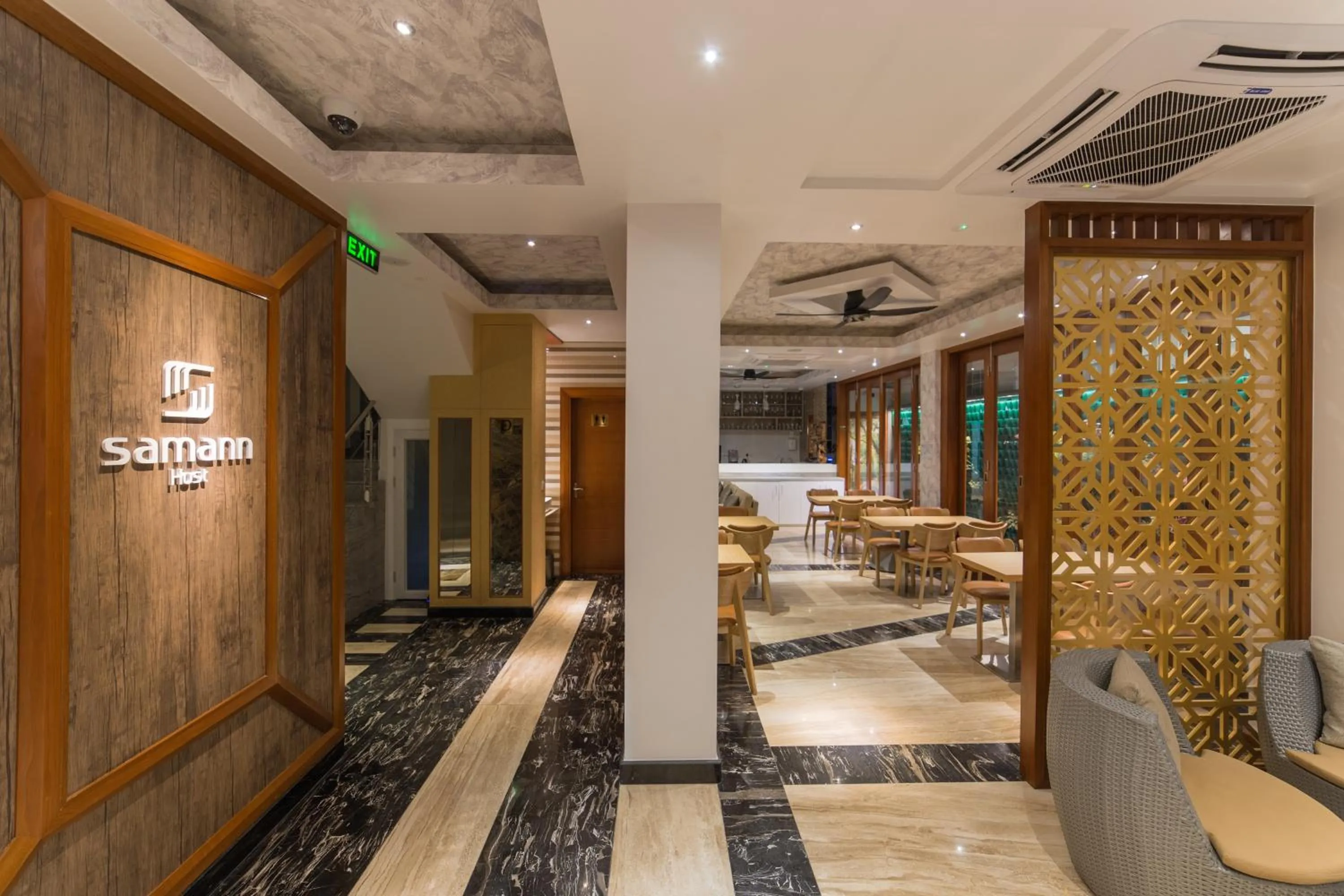 Restaurant/places to eat in Samann Host