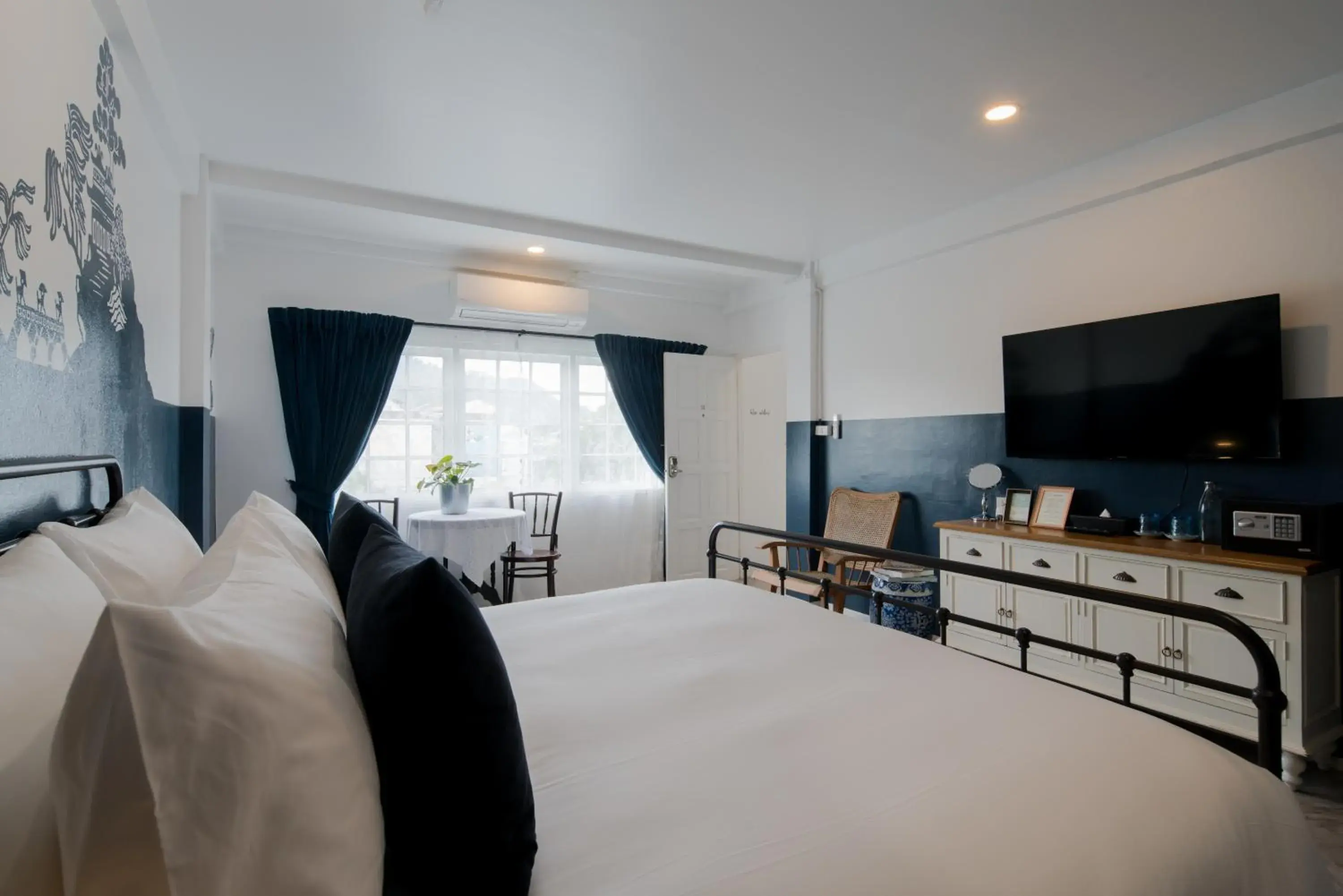 TV and multimedia, Bed in Blu Monkey Boutique Phuket Town TV and multimedia, Bed in Blu Monkey Boutique Phuket Town