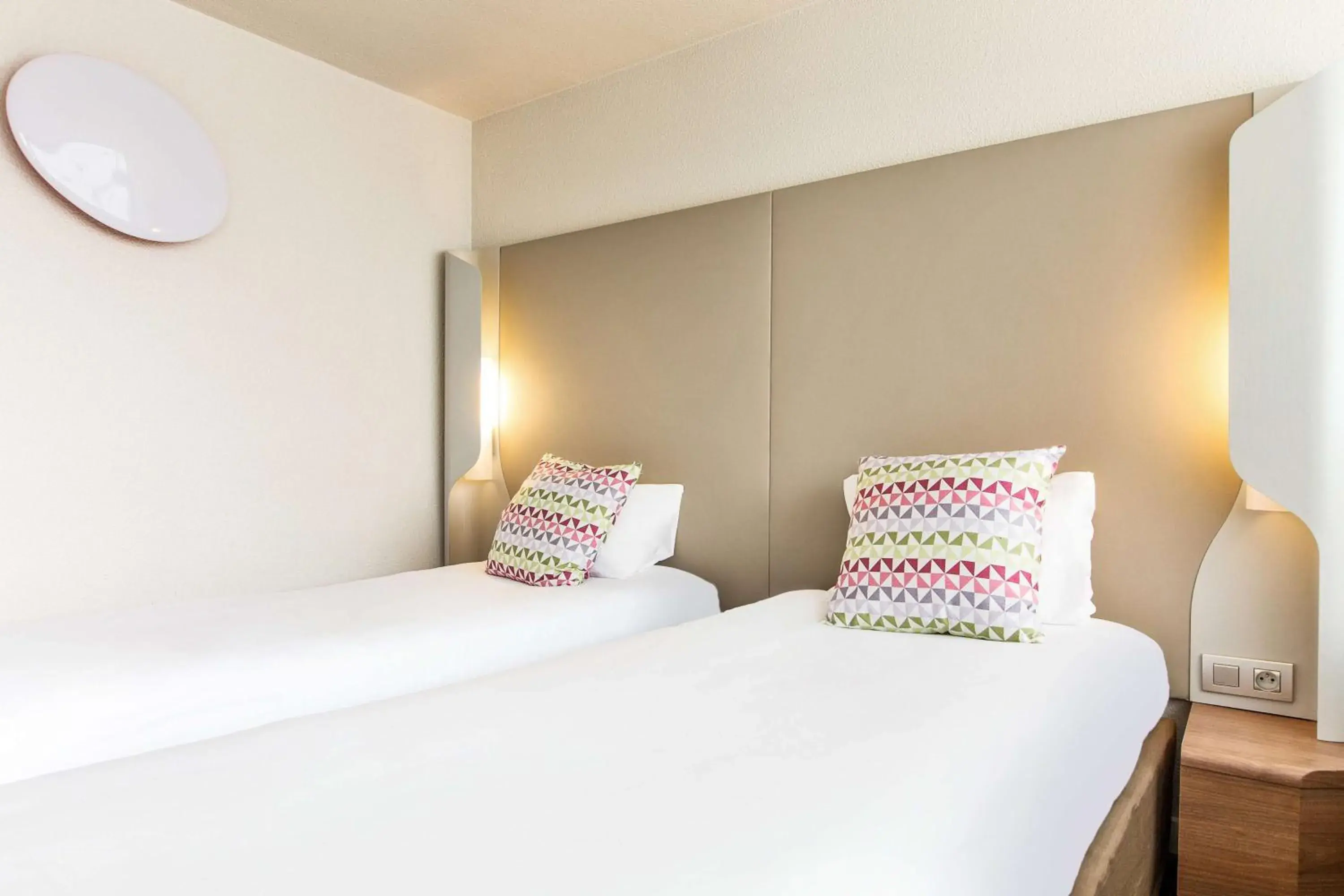 Bedroom, Bed in Campanile Annecy - Cran Gevrier Bedroom, Bed in Campanile Annecy - Cran Gevrier