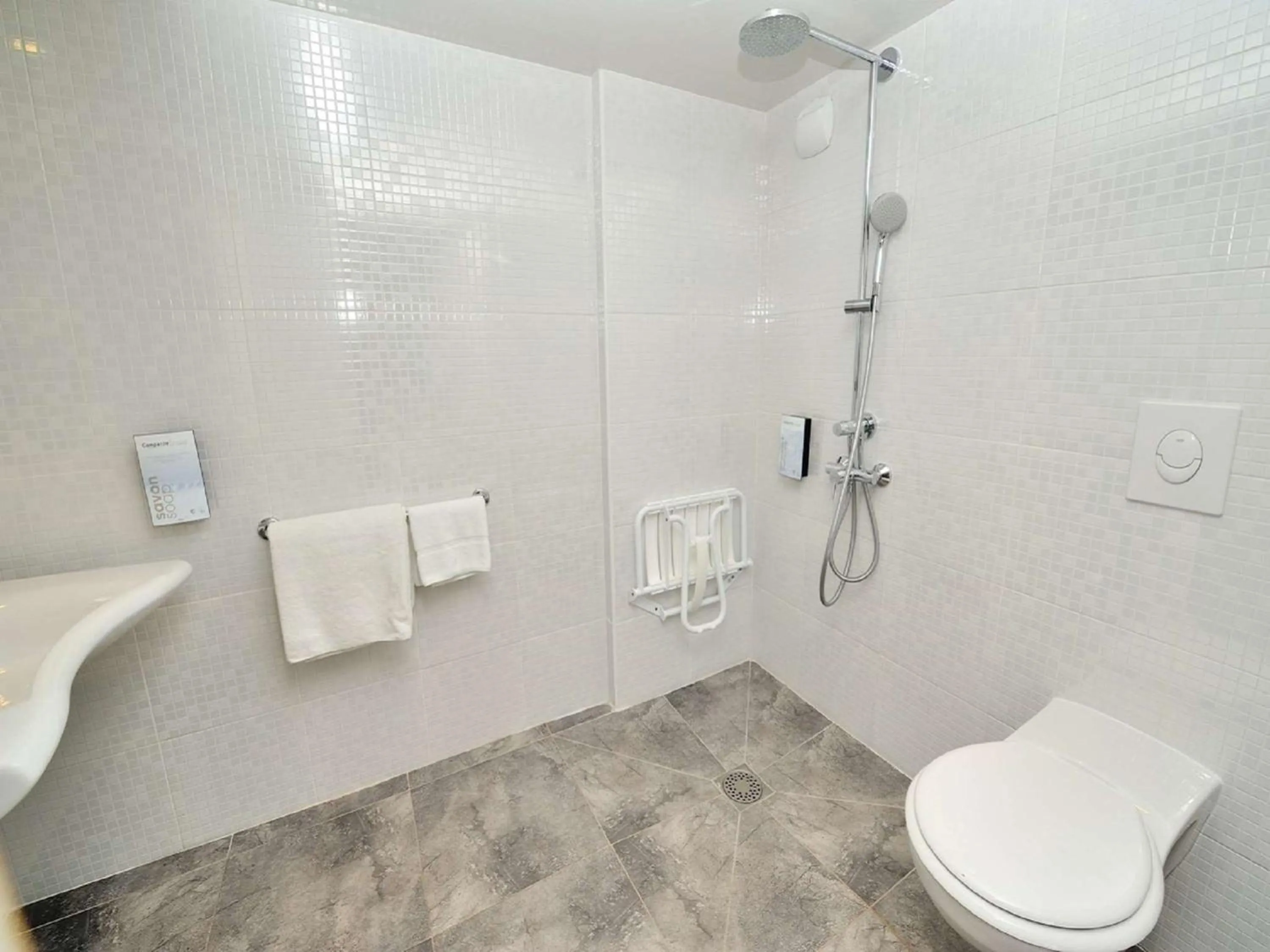 Bathroom in Campanile Annecy - Cran Gevrier