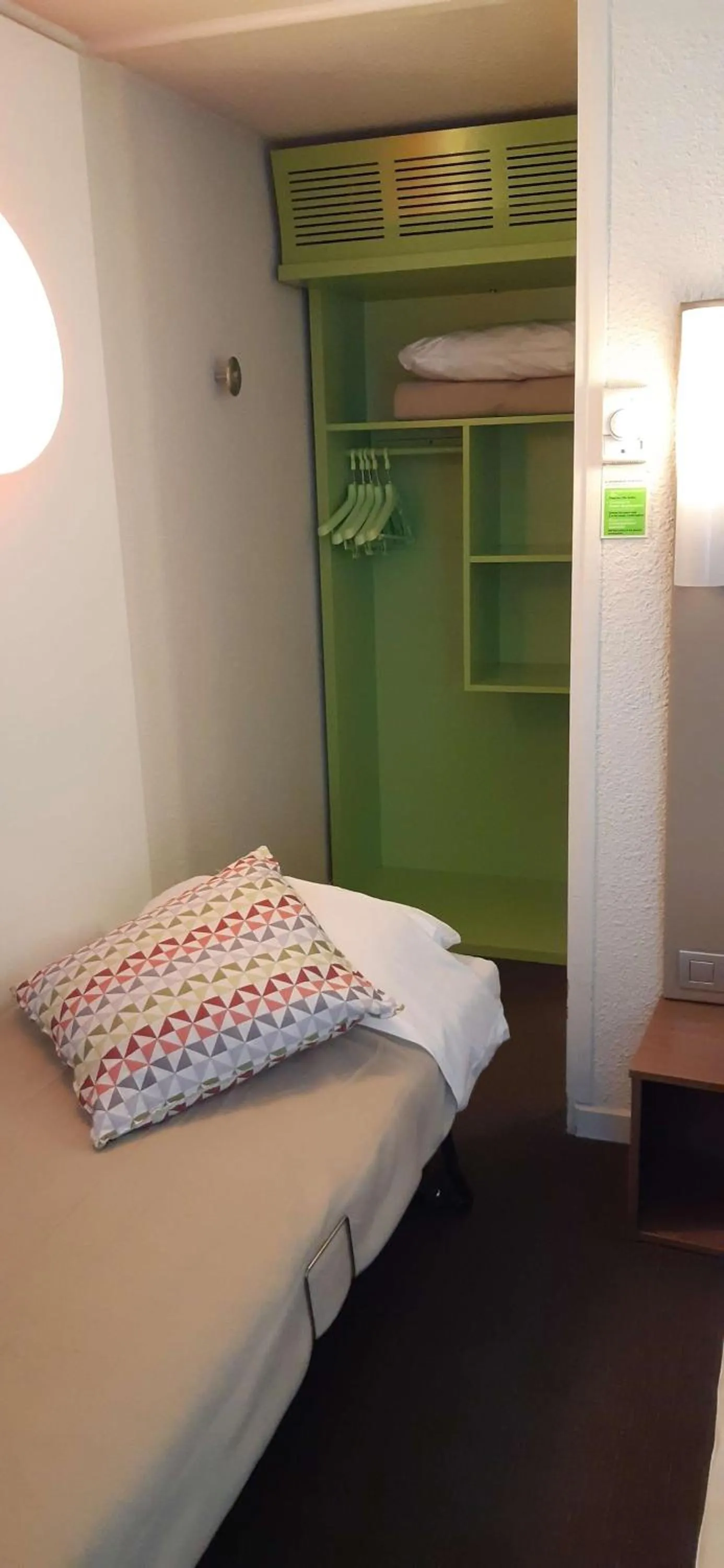 Bedroom, Bed in Campanile Annecy - Cran Gevrier