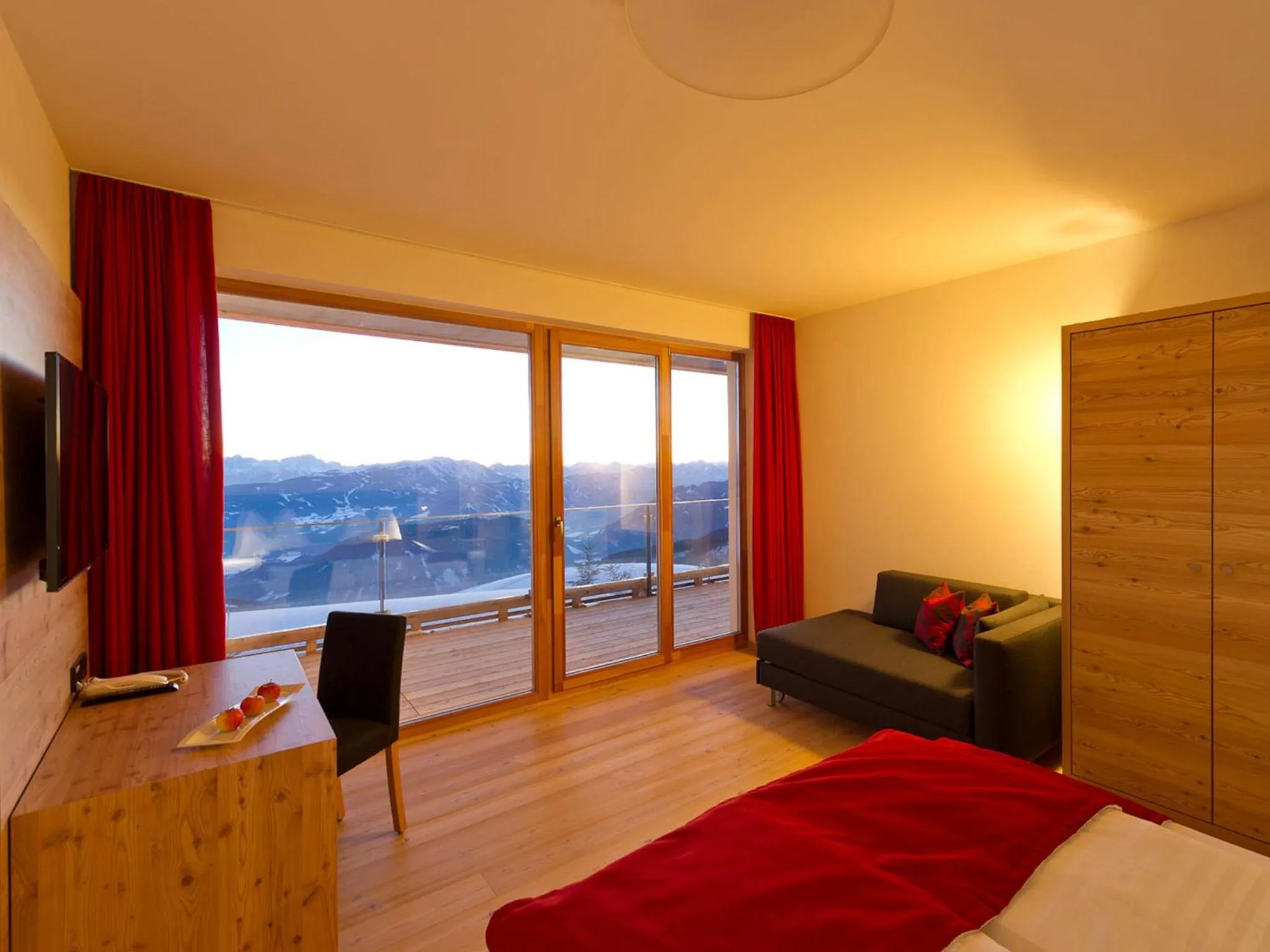 Bedroom, Bed in Alpinhotel Pacheiner