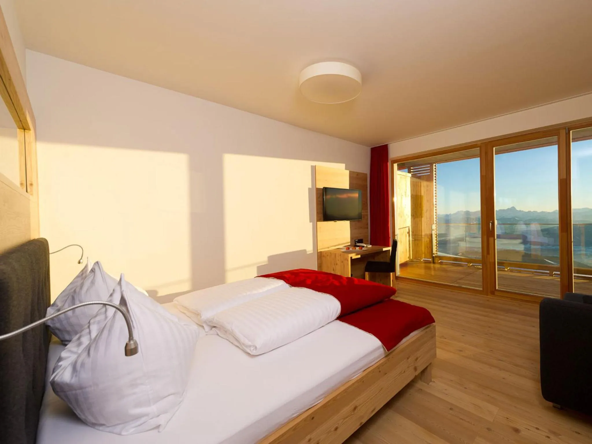 Bedroom, Bed in Alpinhotel Pacheiner