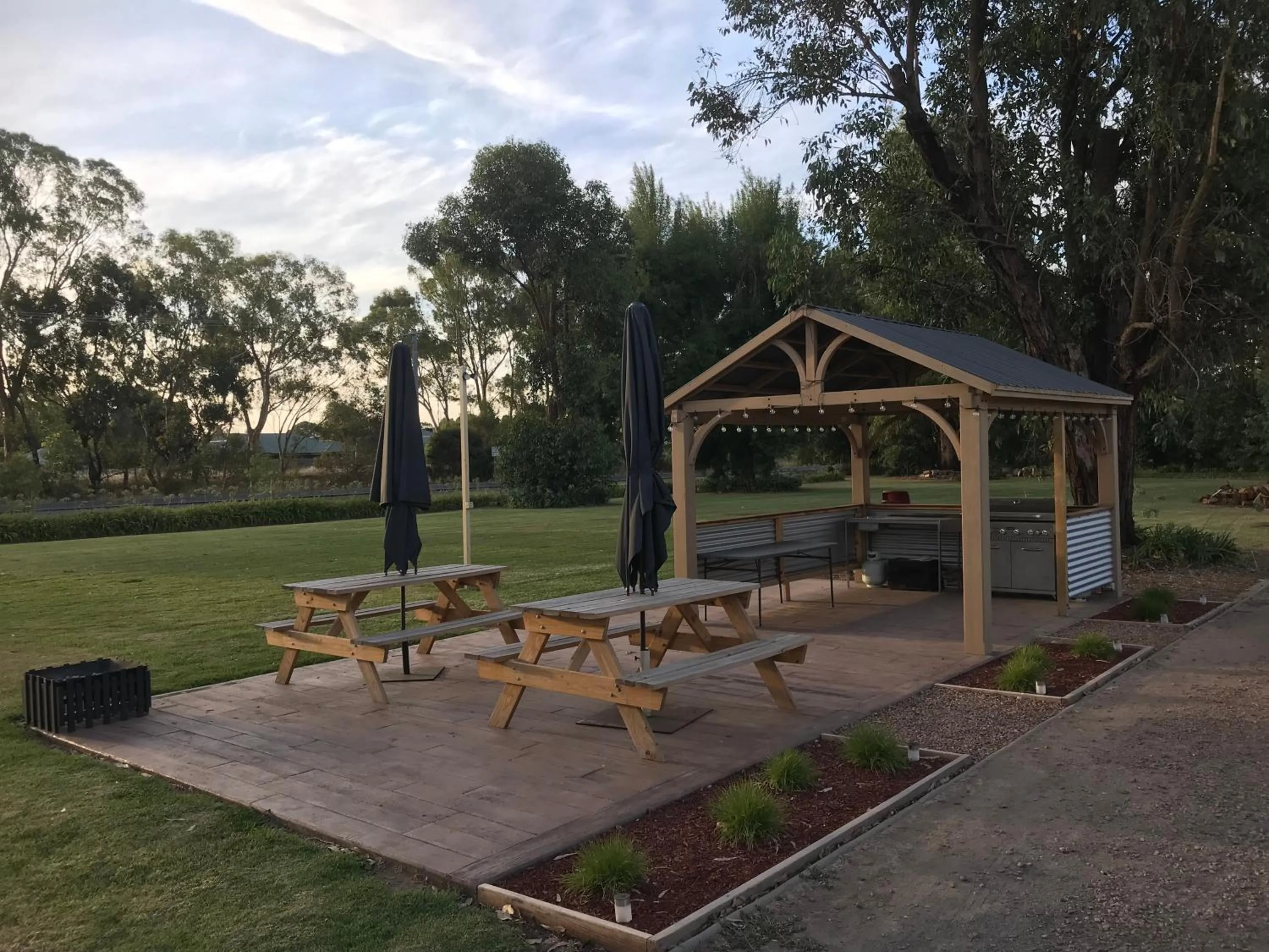 BBQ facilities in Tatura Country Motel