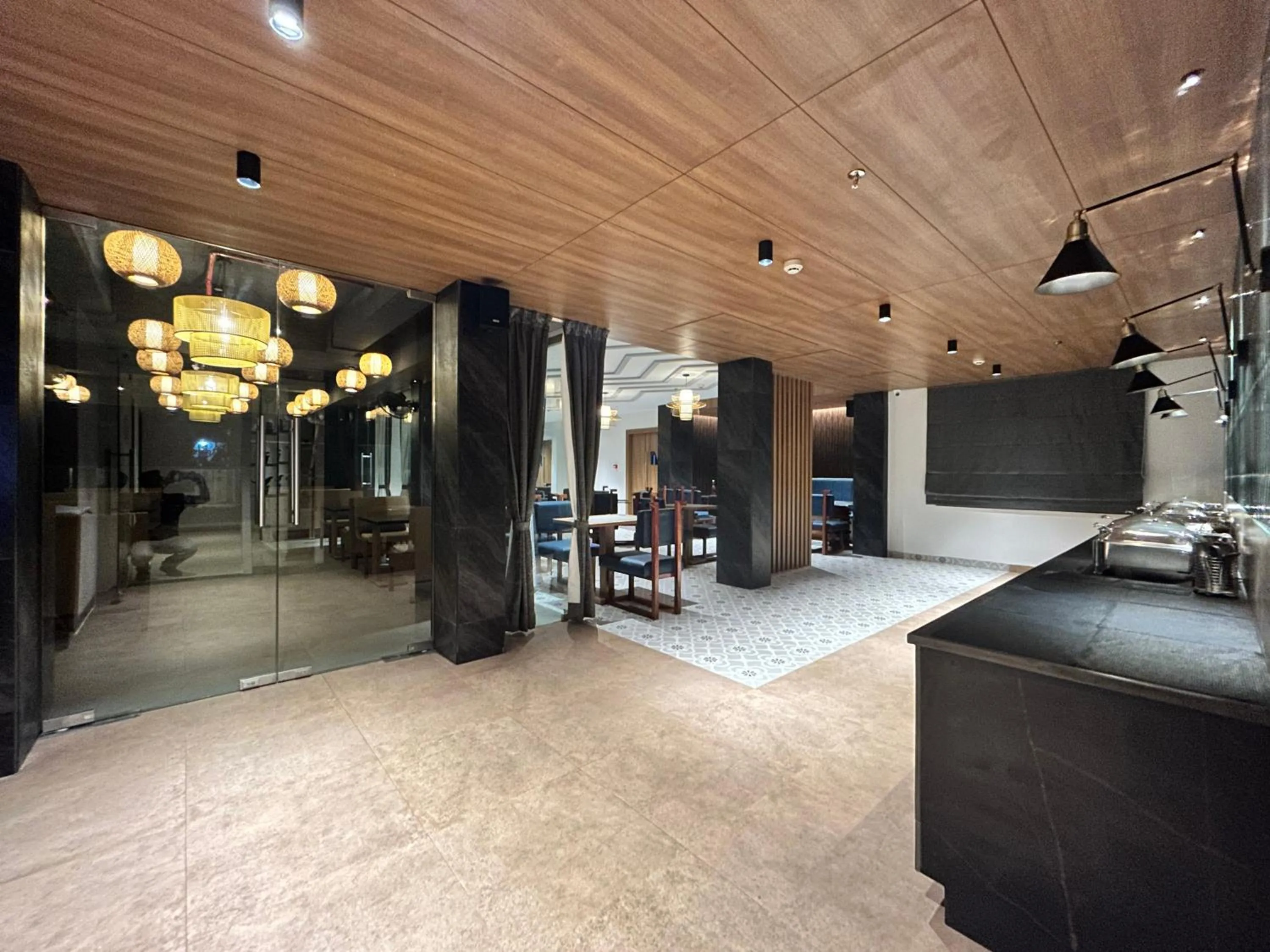Restaurant/places to eat in Hotel Ami Grace