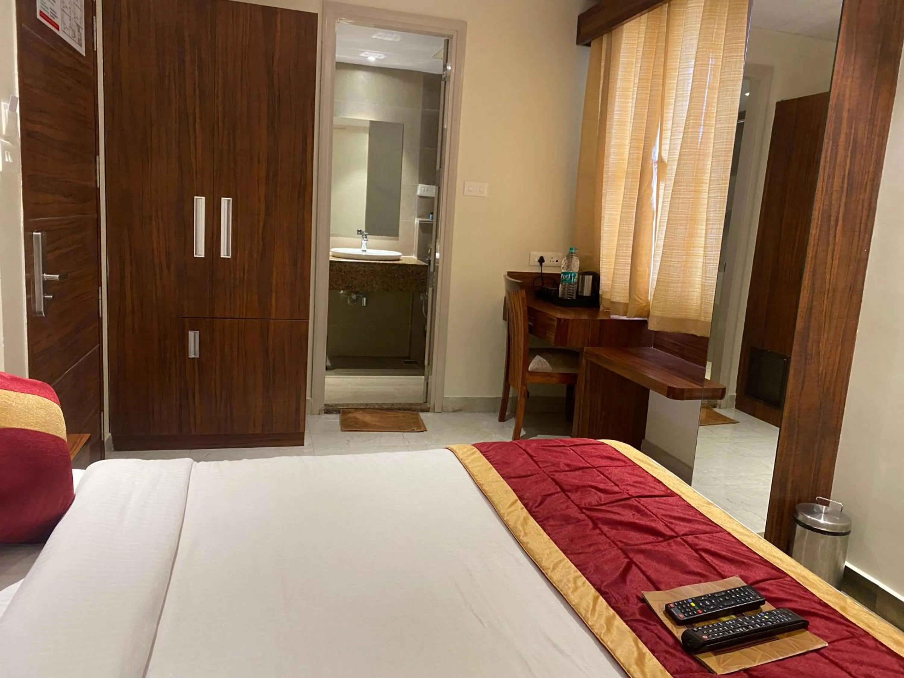 Coffee/tea facilities, Bed in Hotel Ami Grace