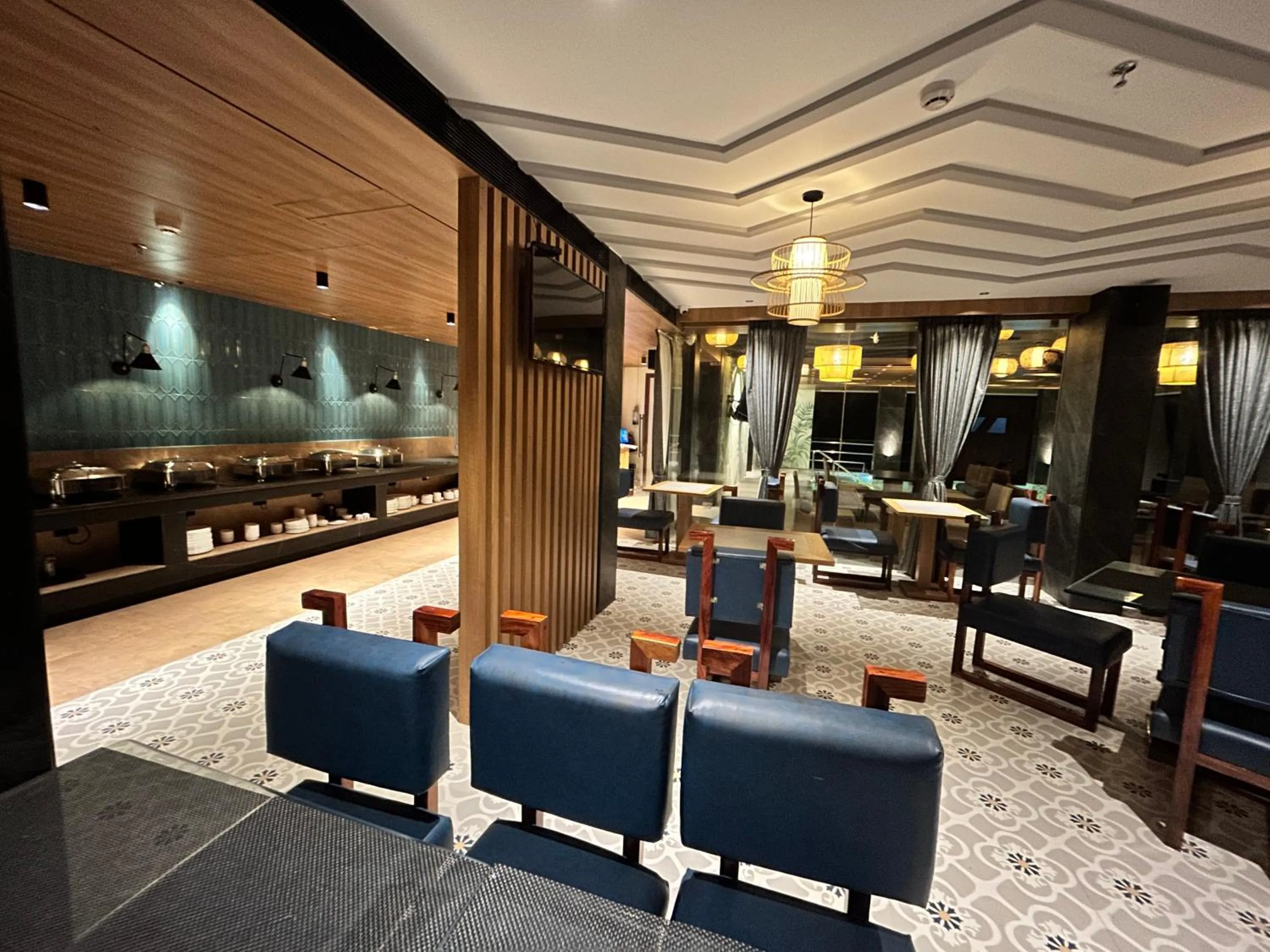Restaurant/places to eat in Hotel Ami Grace