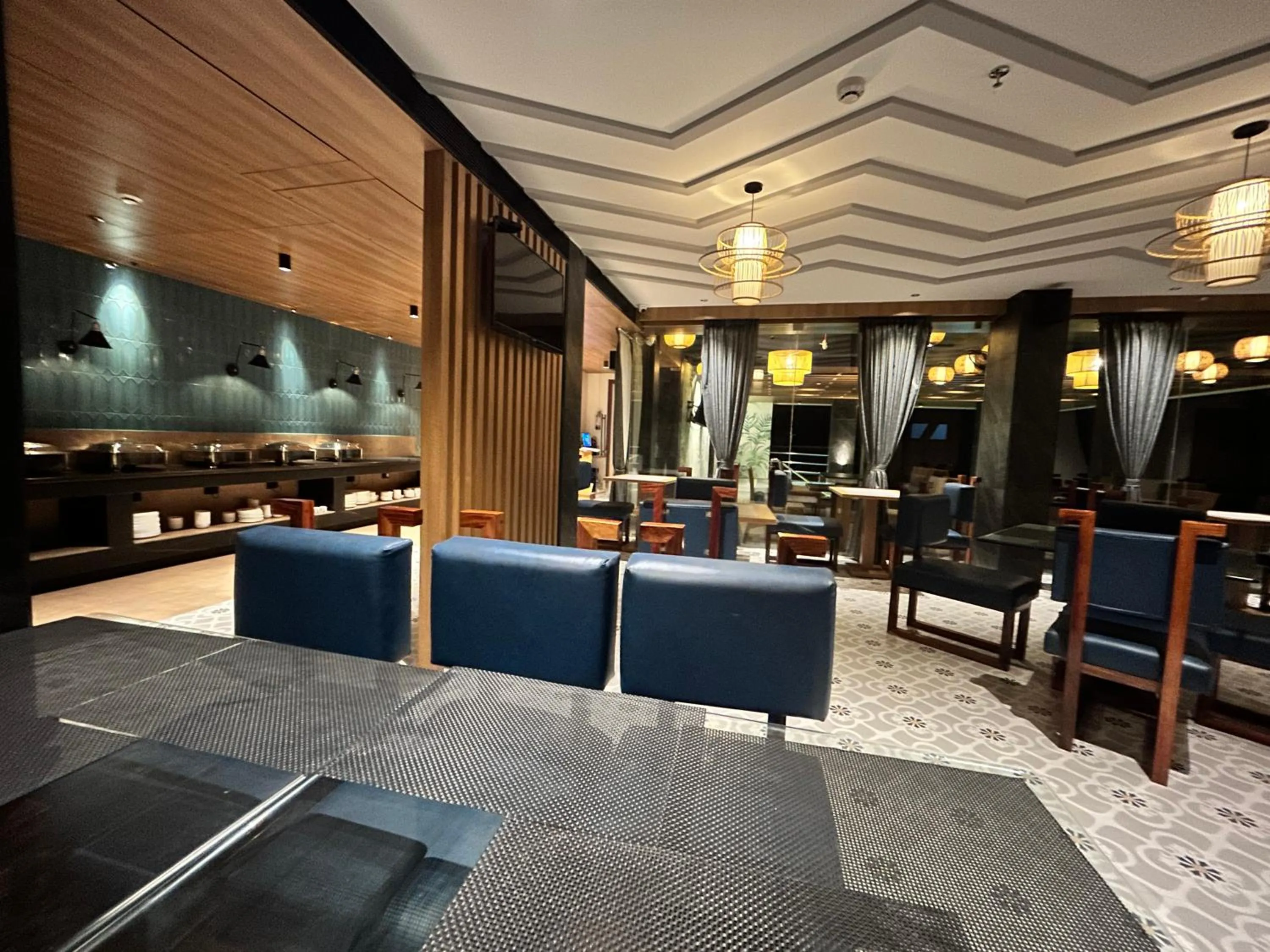Restaurant/places to eat in Hotel Ami Grace